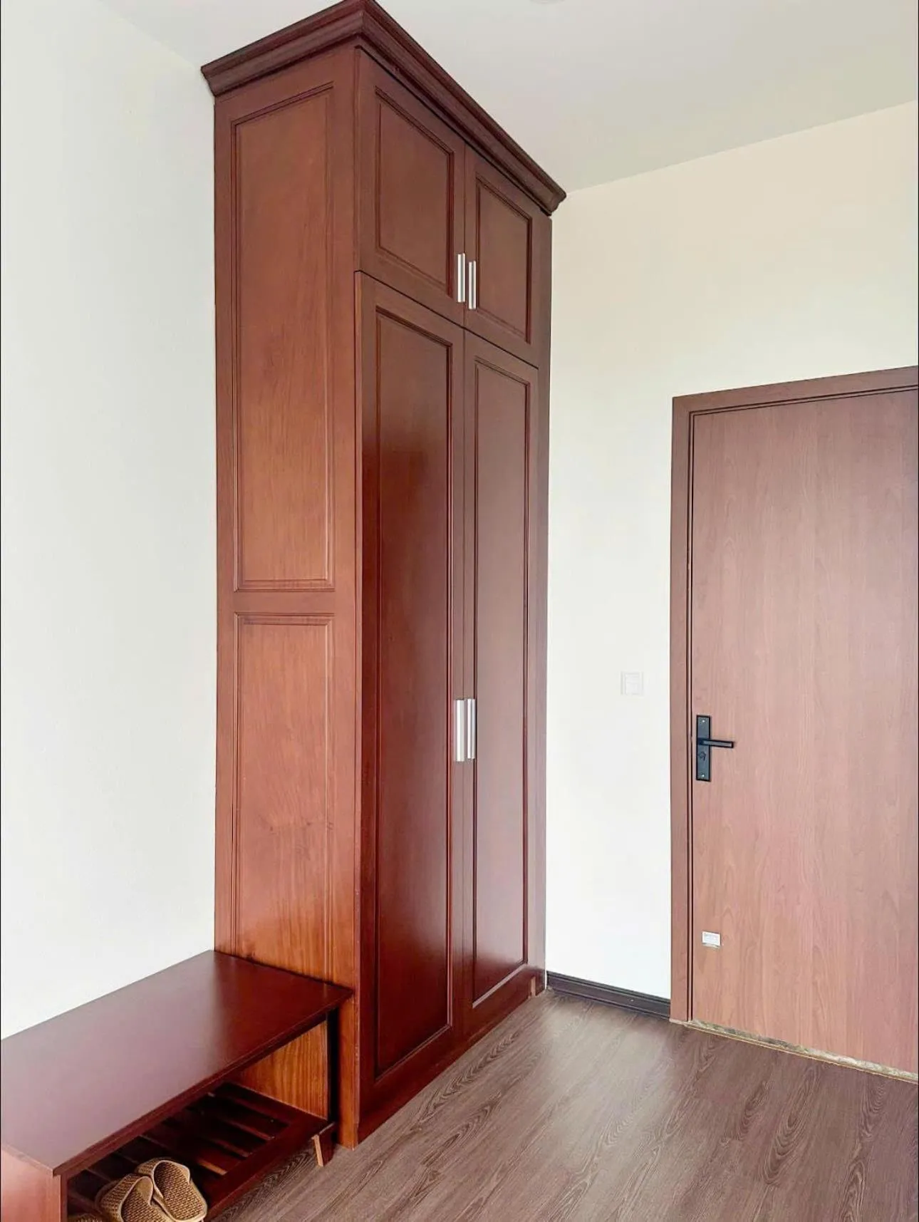 wardrobe in King Bavi Resort