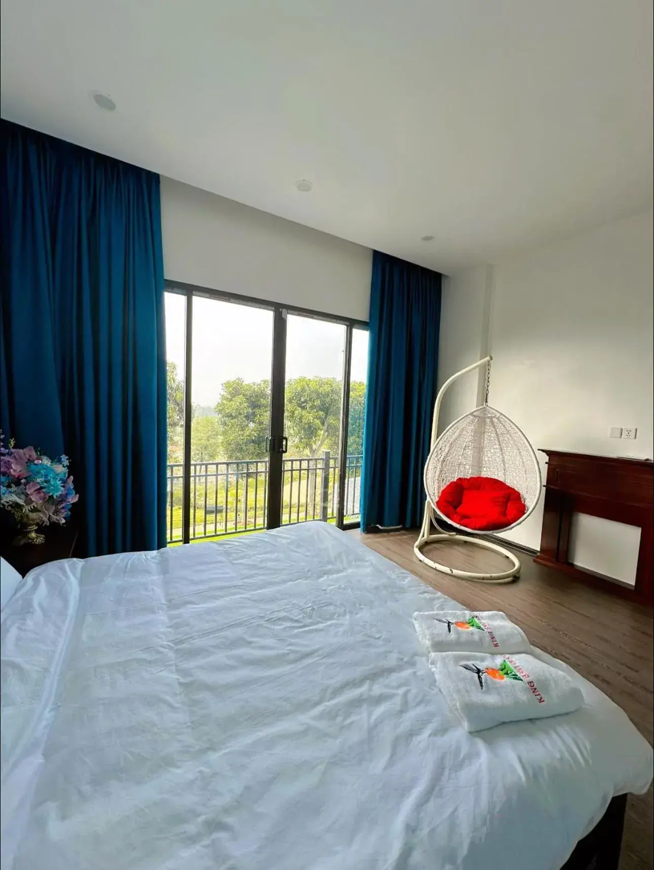 Swimming pool, Bed in King Bavi Resort Swimming pool, Bed in King Bavi Resort