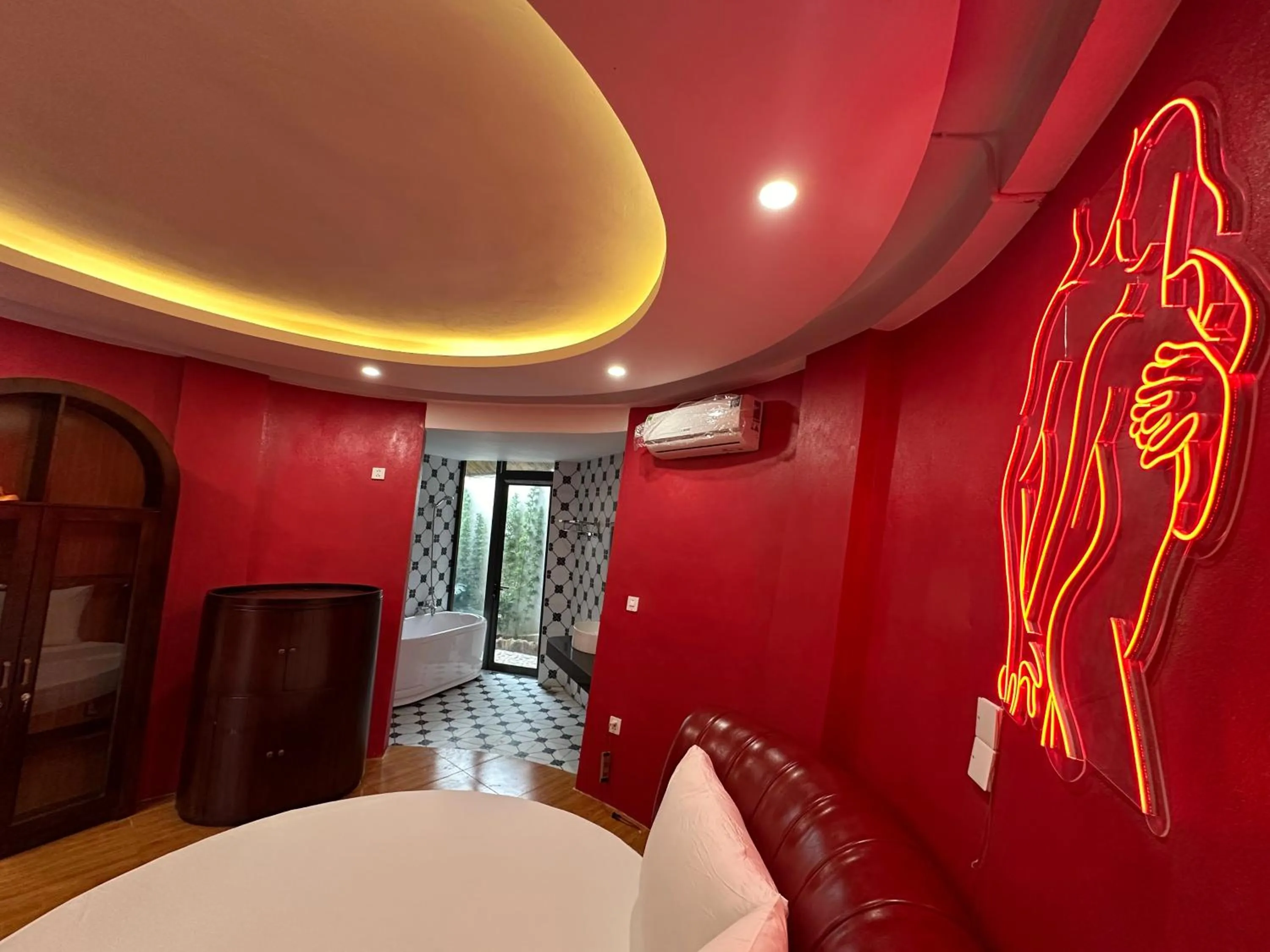 Shower in King Bavi Resort