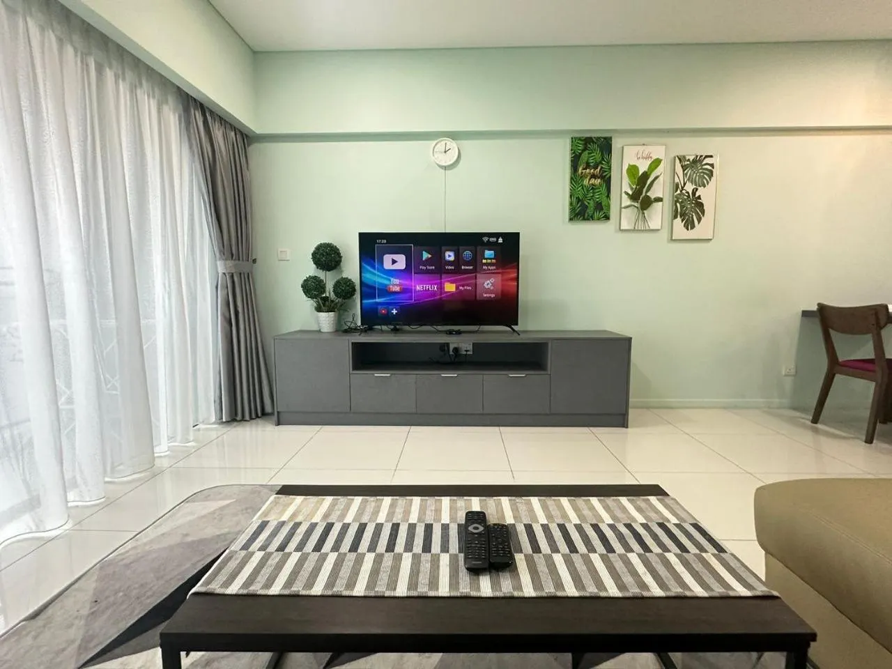 Communal lounge/ TV room in Summer Suites KLCC by Luna KL