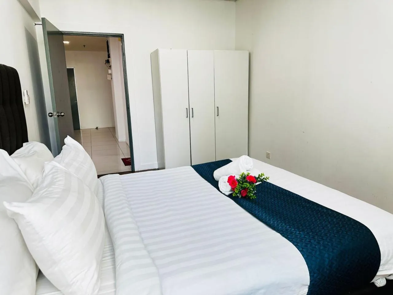 Bed in Summer Suites KLCC by Luna KL