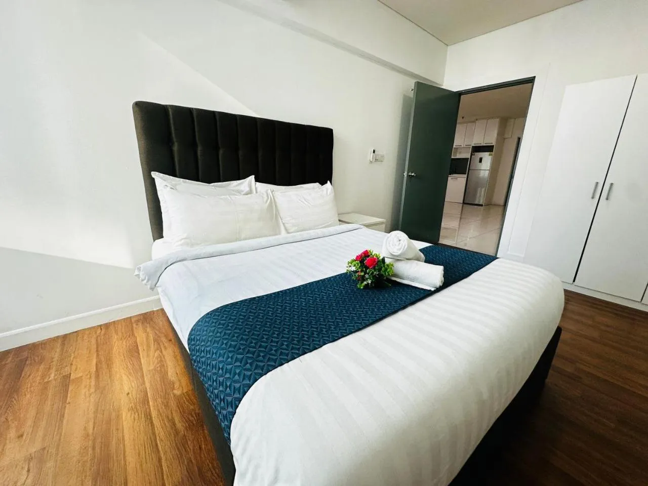 Communal lounge/ TV room, Bed in Summer Suites KLCC by Luna KL