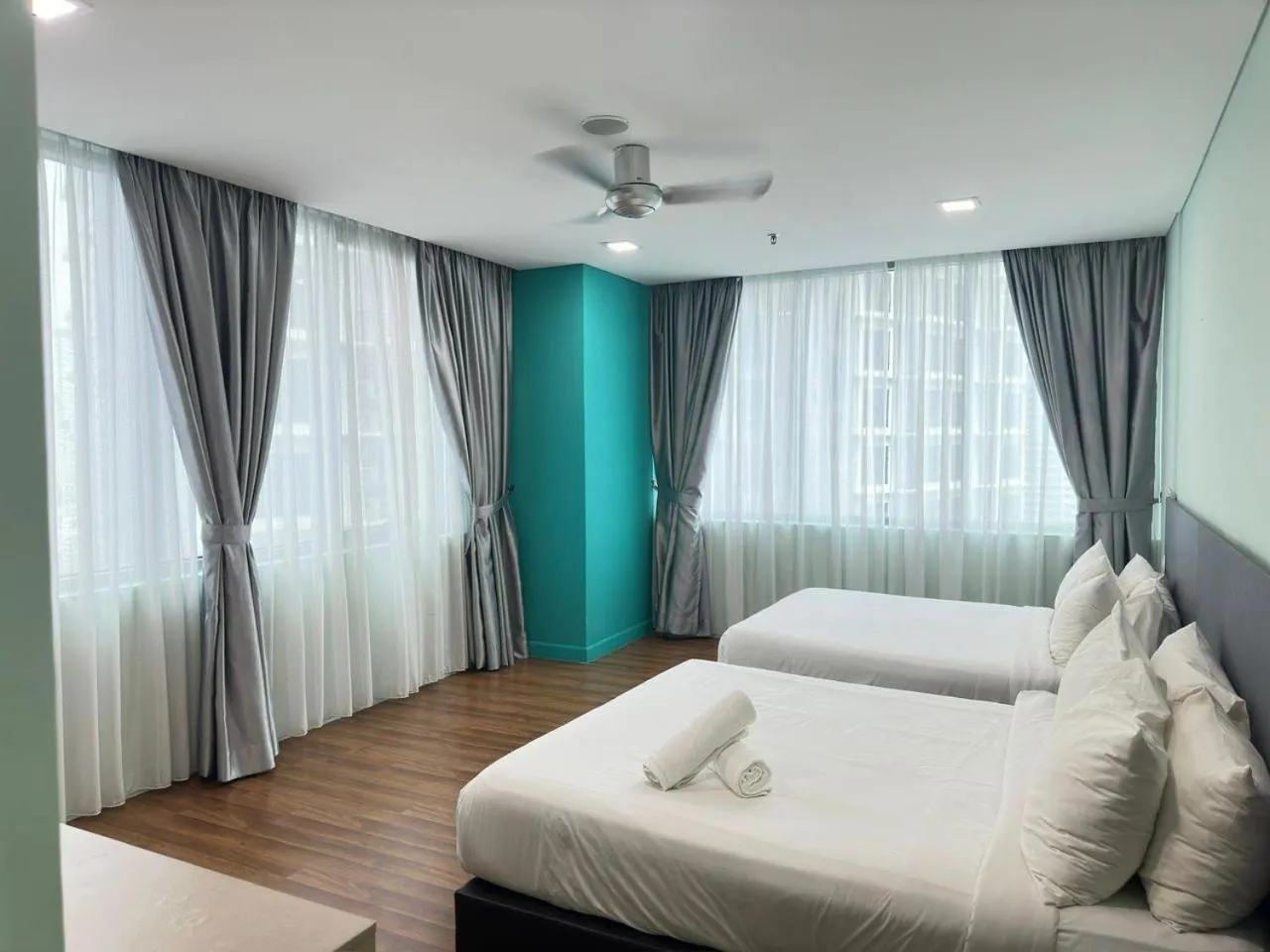 Bed in Summer Suites KLCC by Luna KL