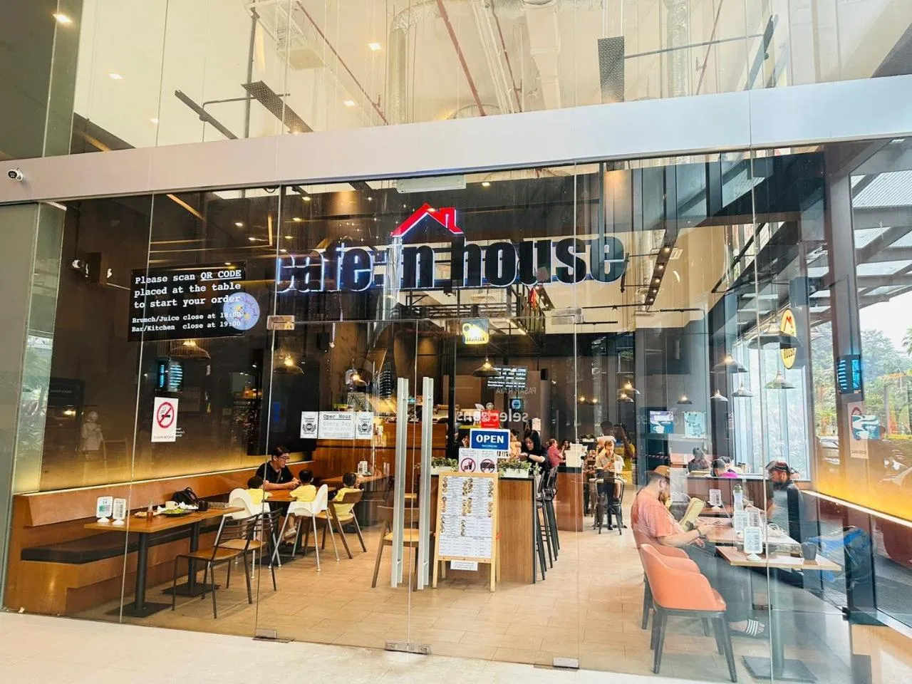 Restaurant/places to eat in Summer Suites KLCC by Luna KL