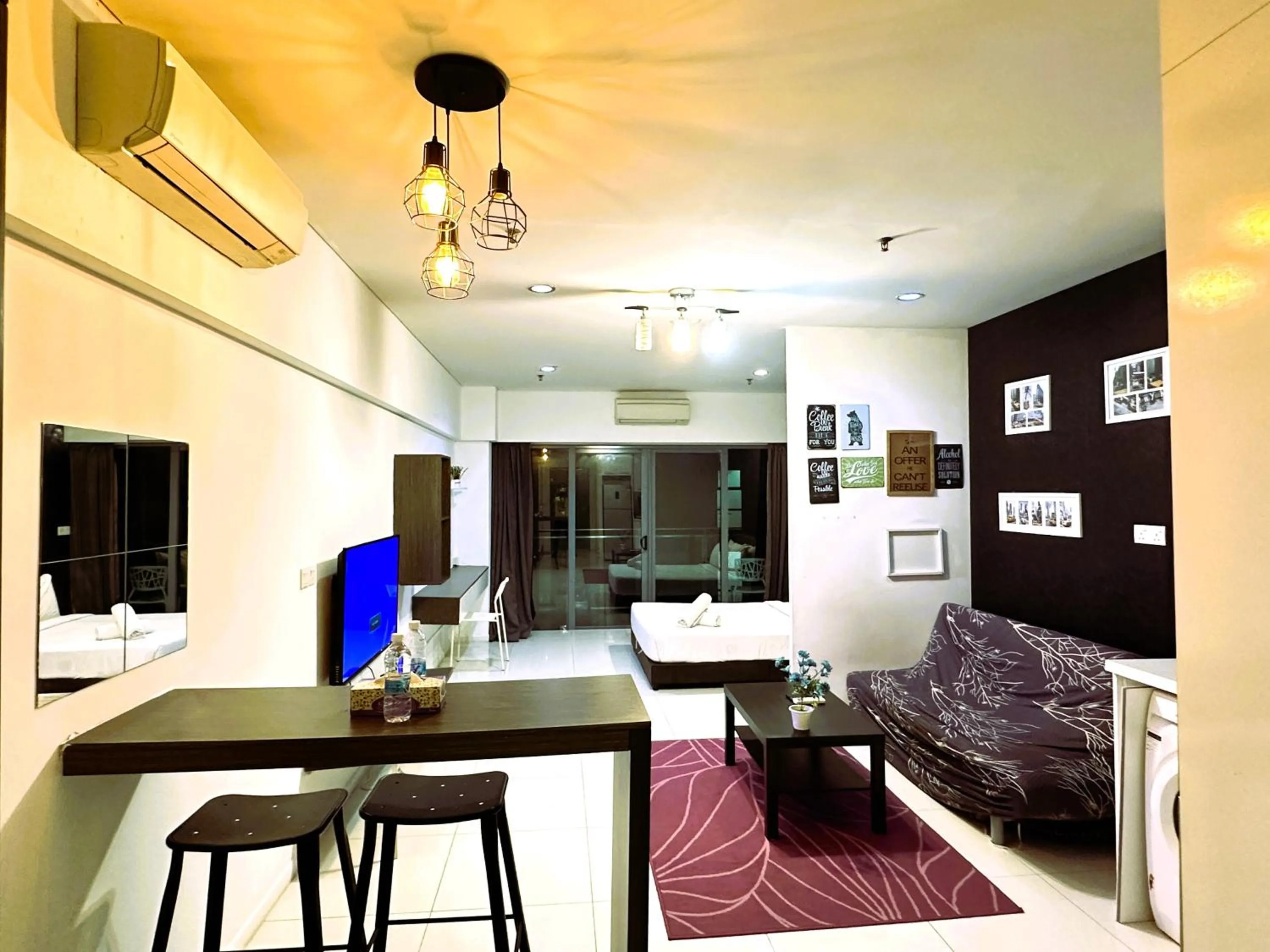 Communal lounge/ TV room in Summer Suites KLCC by Luna KL