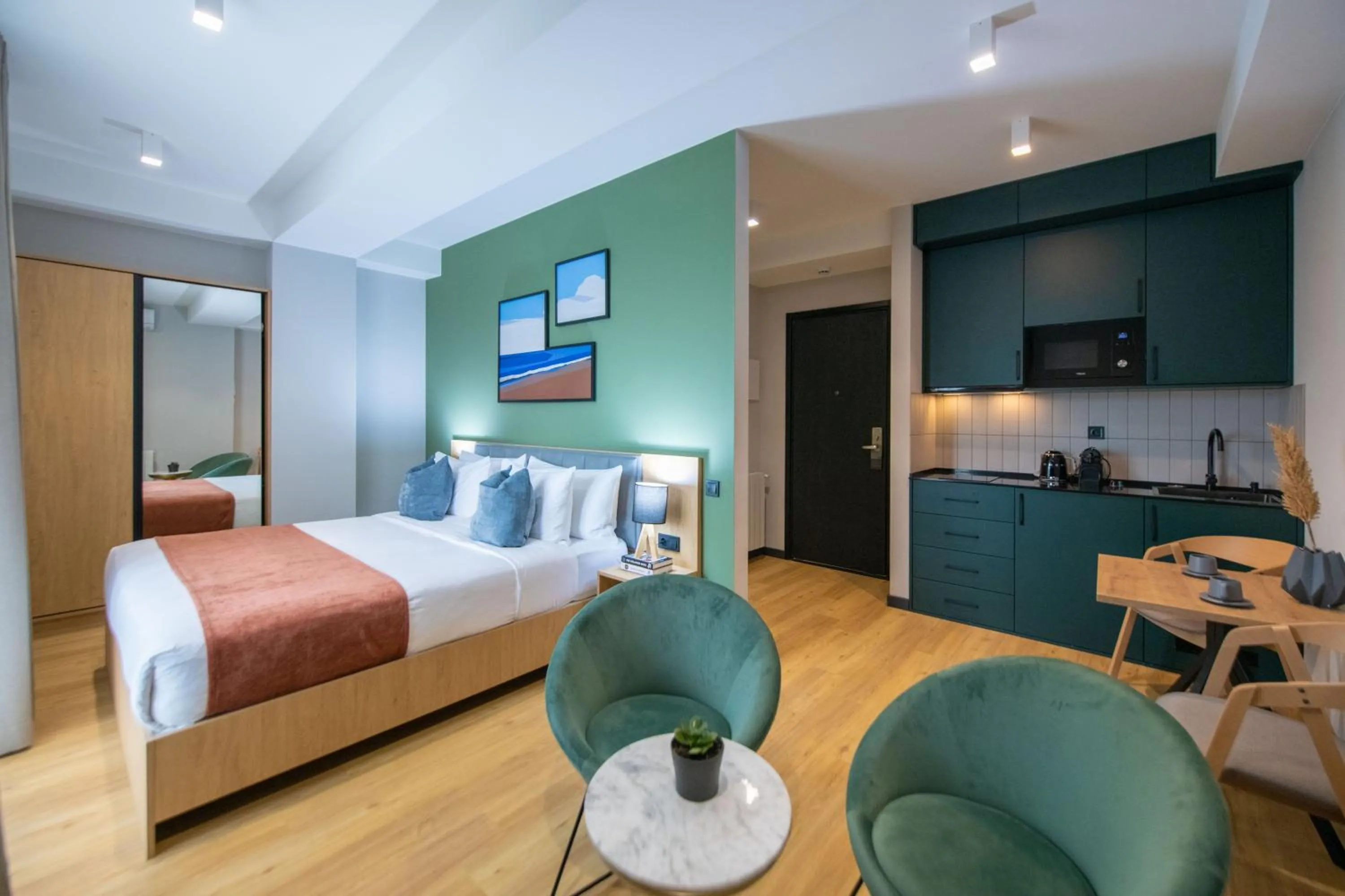 Kitchen or kitchenette, Bed in Qstay Gratus Tbilisi