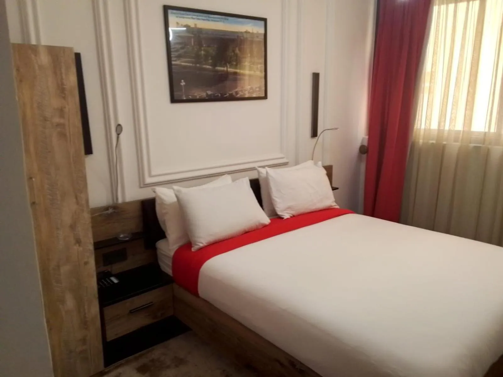 Bed in The Hotel Syracuse