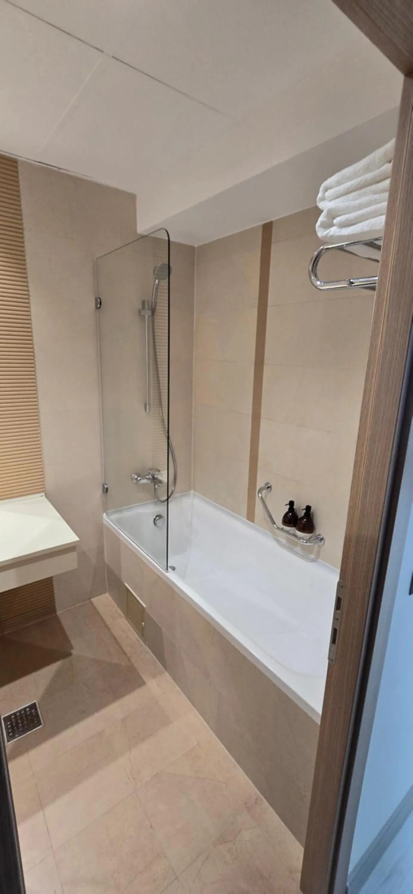 Bathroom in Camera de Inchiriat in Rin Grand Hotel