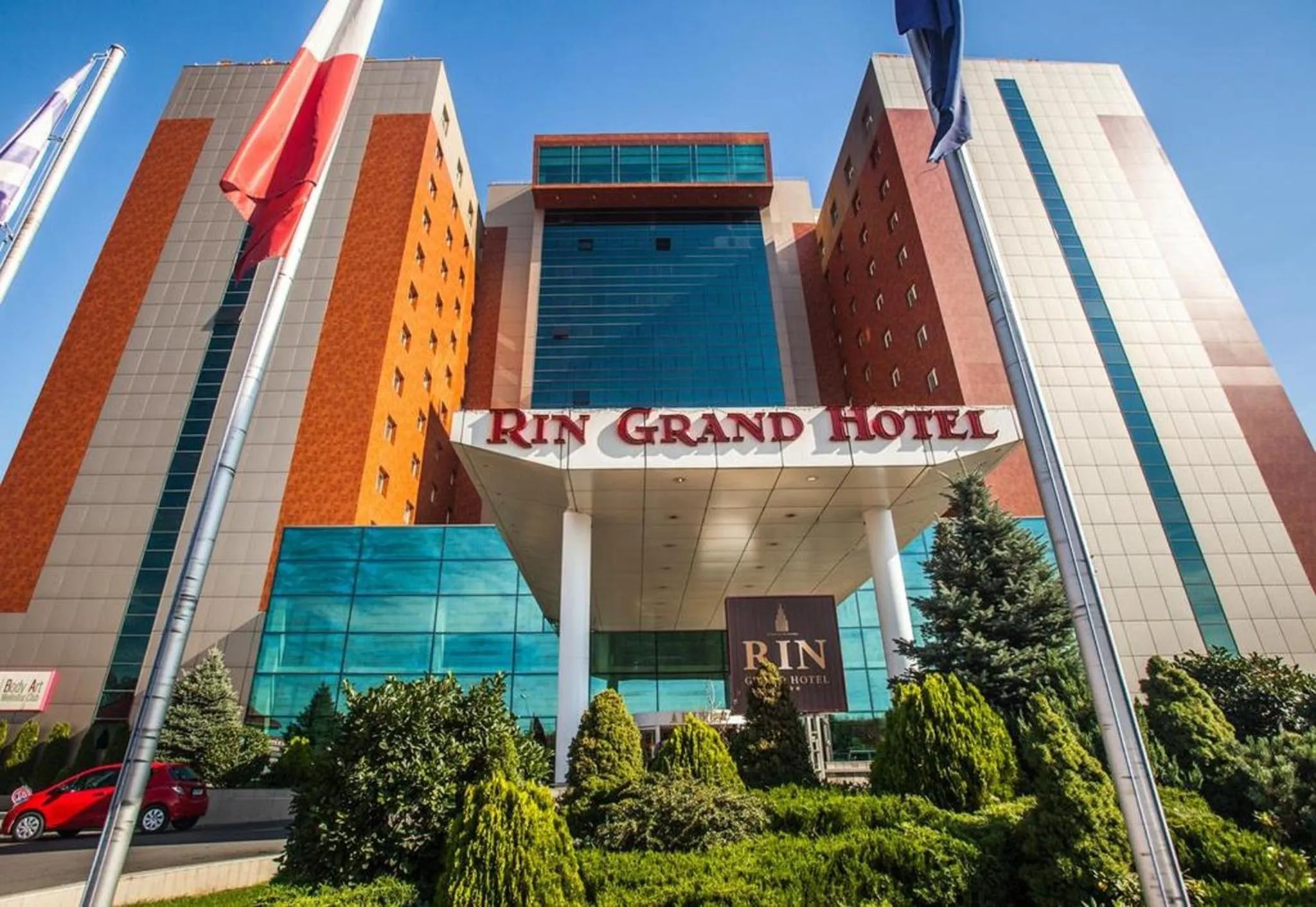Property building in Camera de Inchiriat in Rin Grand Hotel