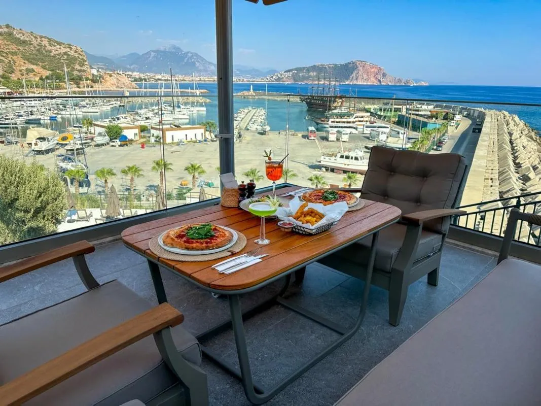 Restaurant/places to eat in Ada Port Hotel Adults Only