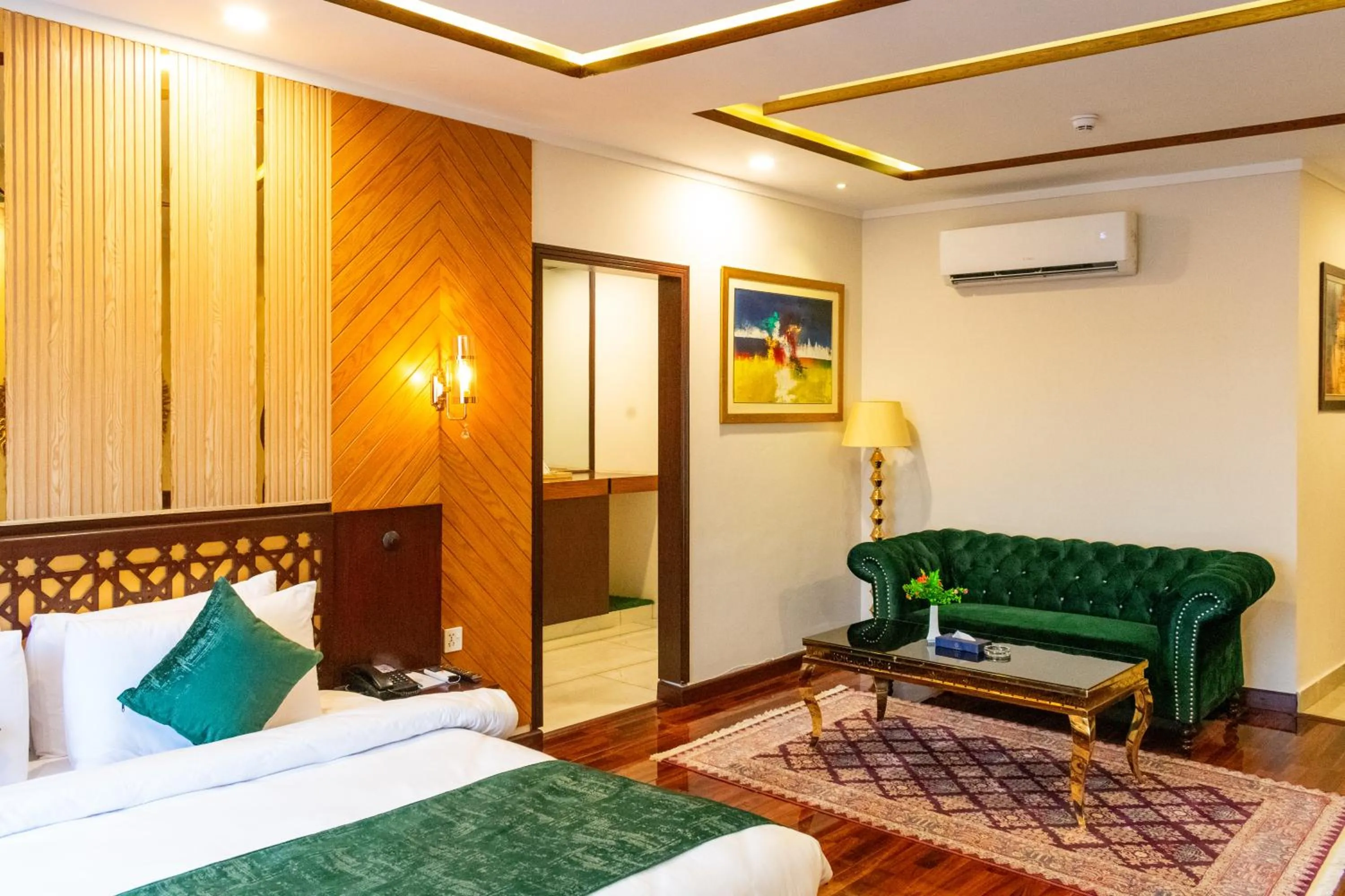 Bedroom, Bed in Hotel Tourmaline Peshawar