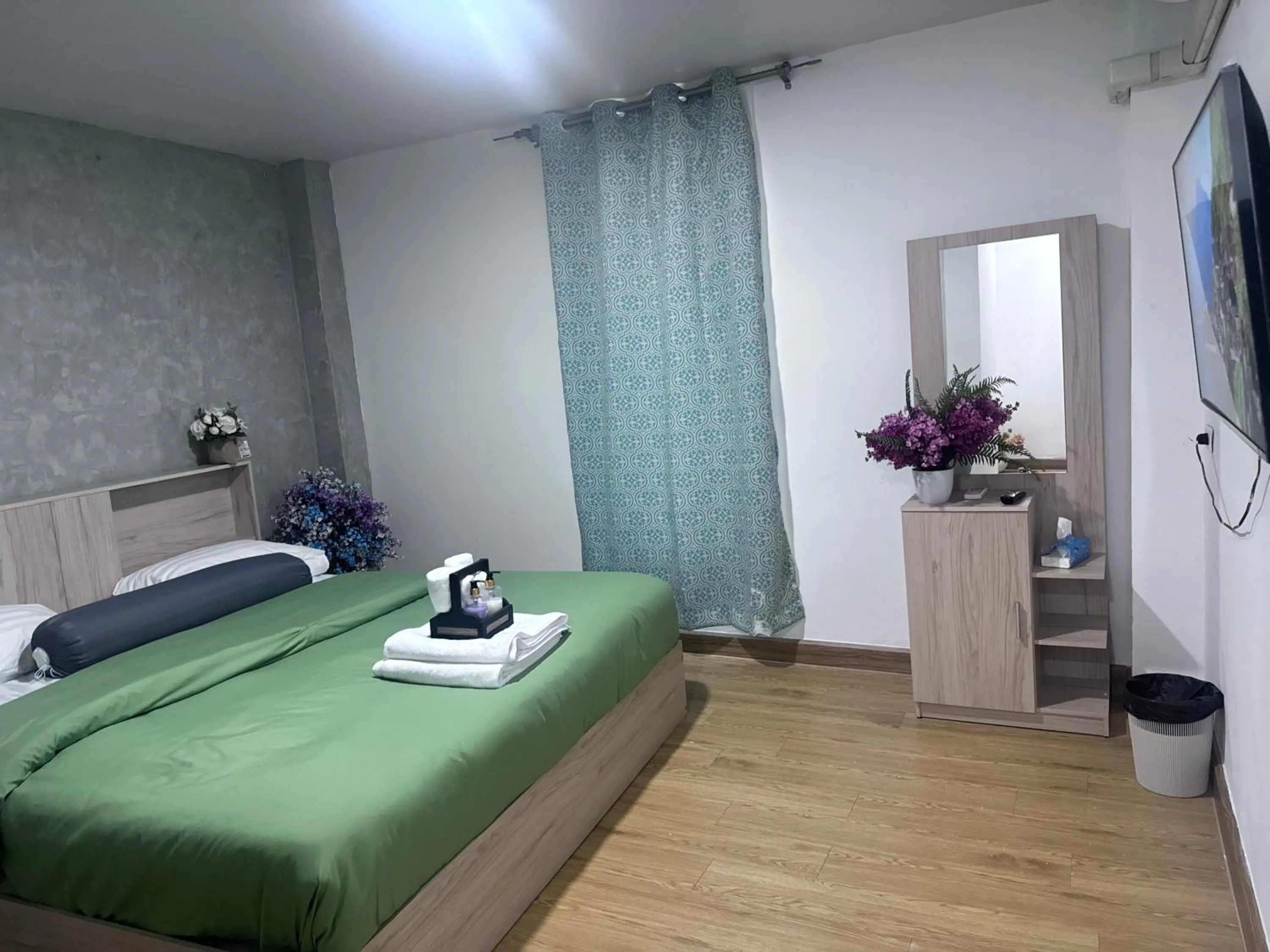 Bedroom, Bed in Bud Brew Beyond Dispensary and Hotel