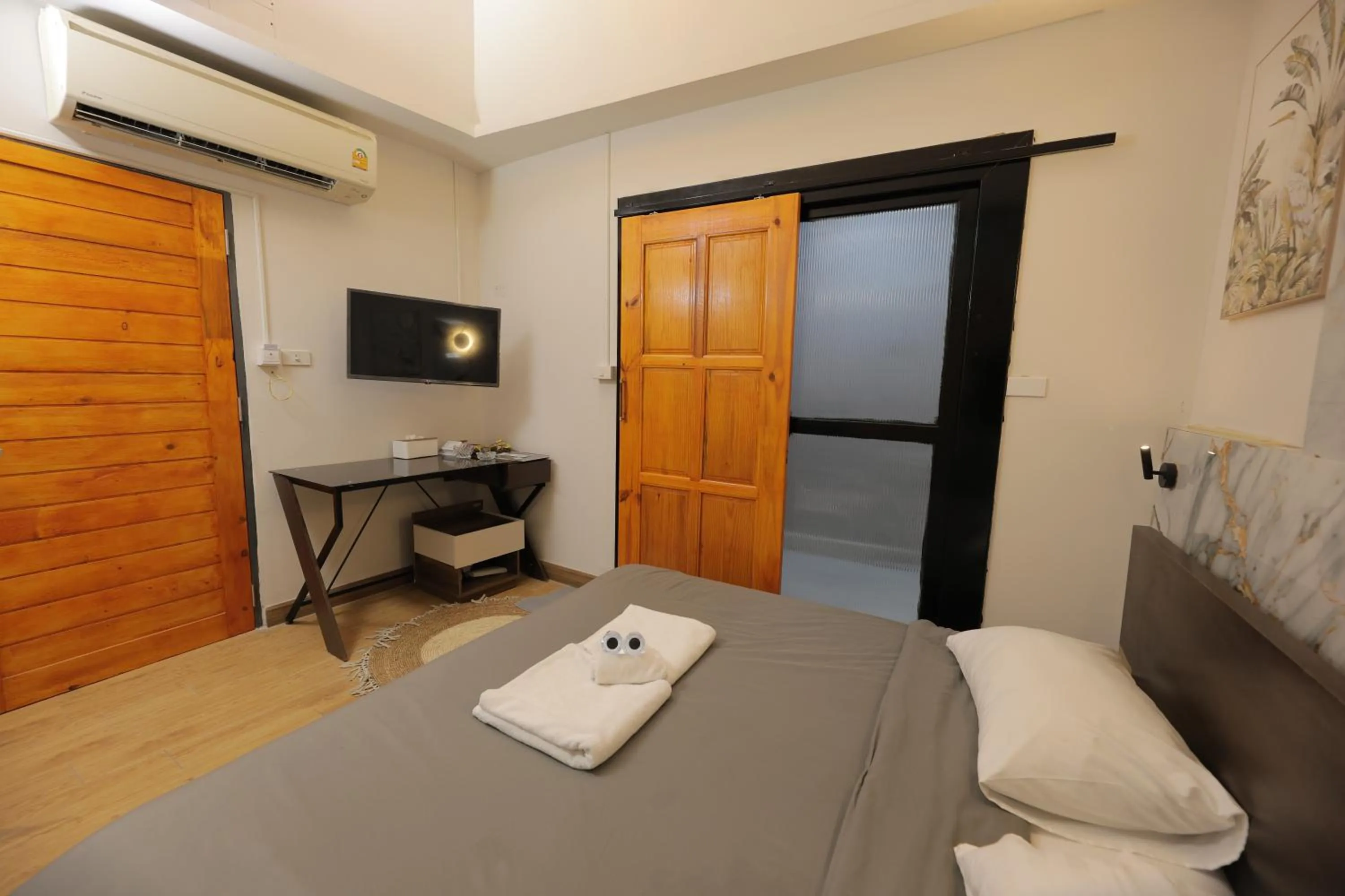 View (from property/room), Bed in Bud Brew Beyond Dispensary and Hotel