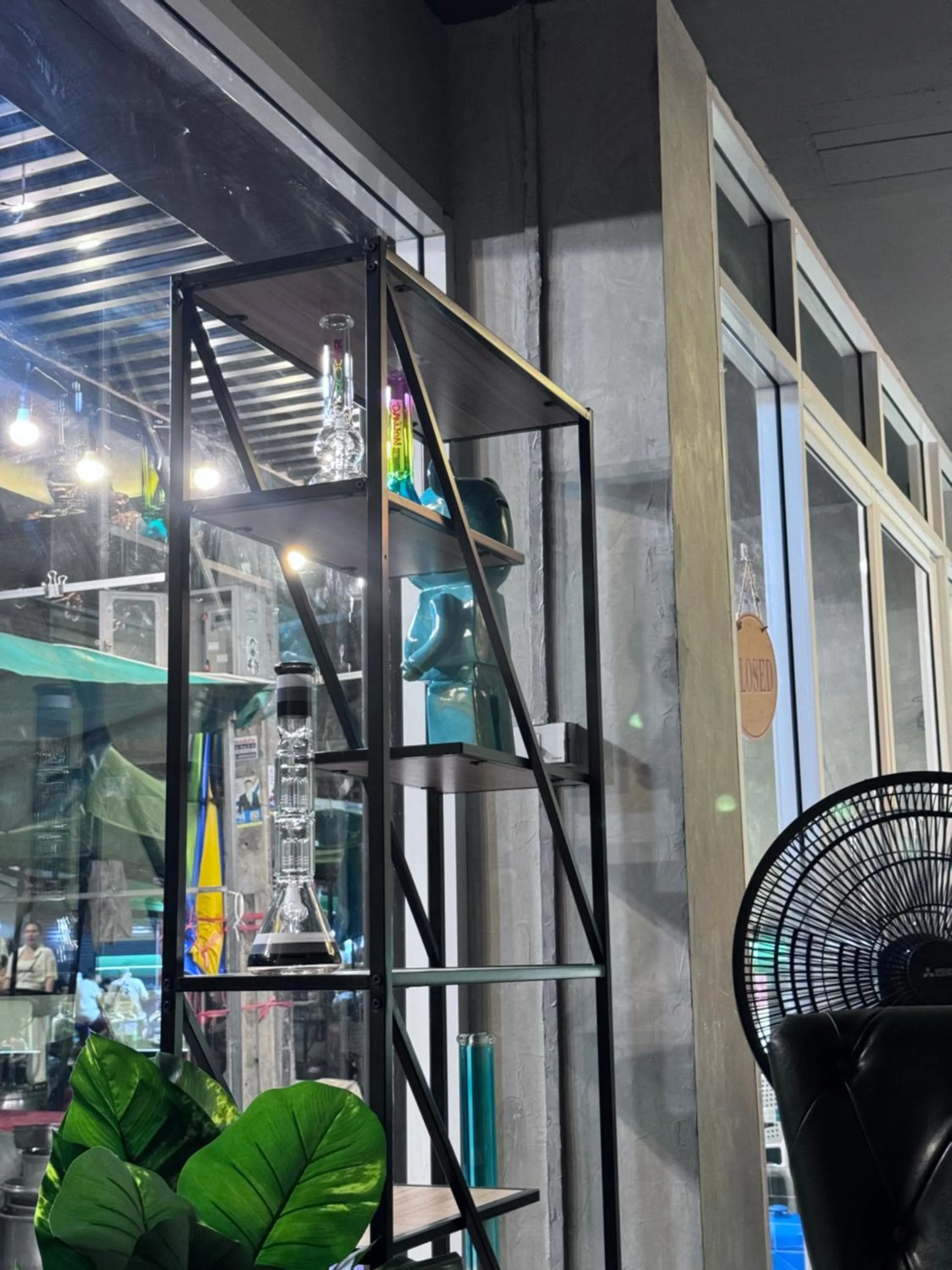 Communal lounge/ TV room in Bud Brew Beyond Dispensary and Hotel