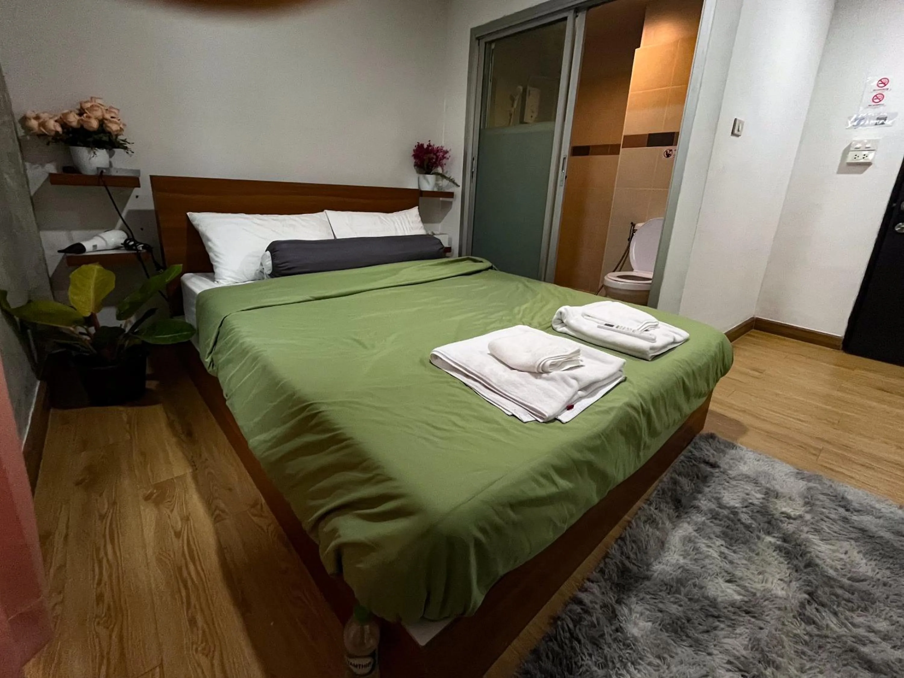 Bedroom, Bed in Bud Brew Beyond Dispensary and Hotel