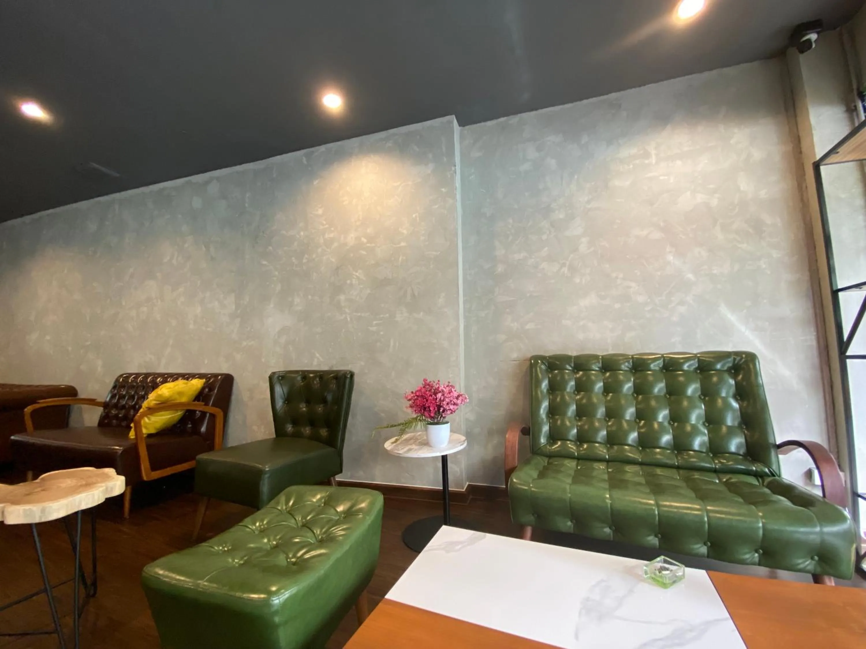 Living room in Bud Brew Beyond Dispensary and Hotel