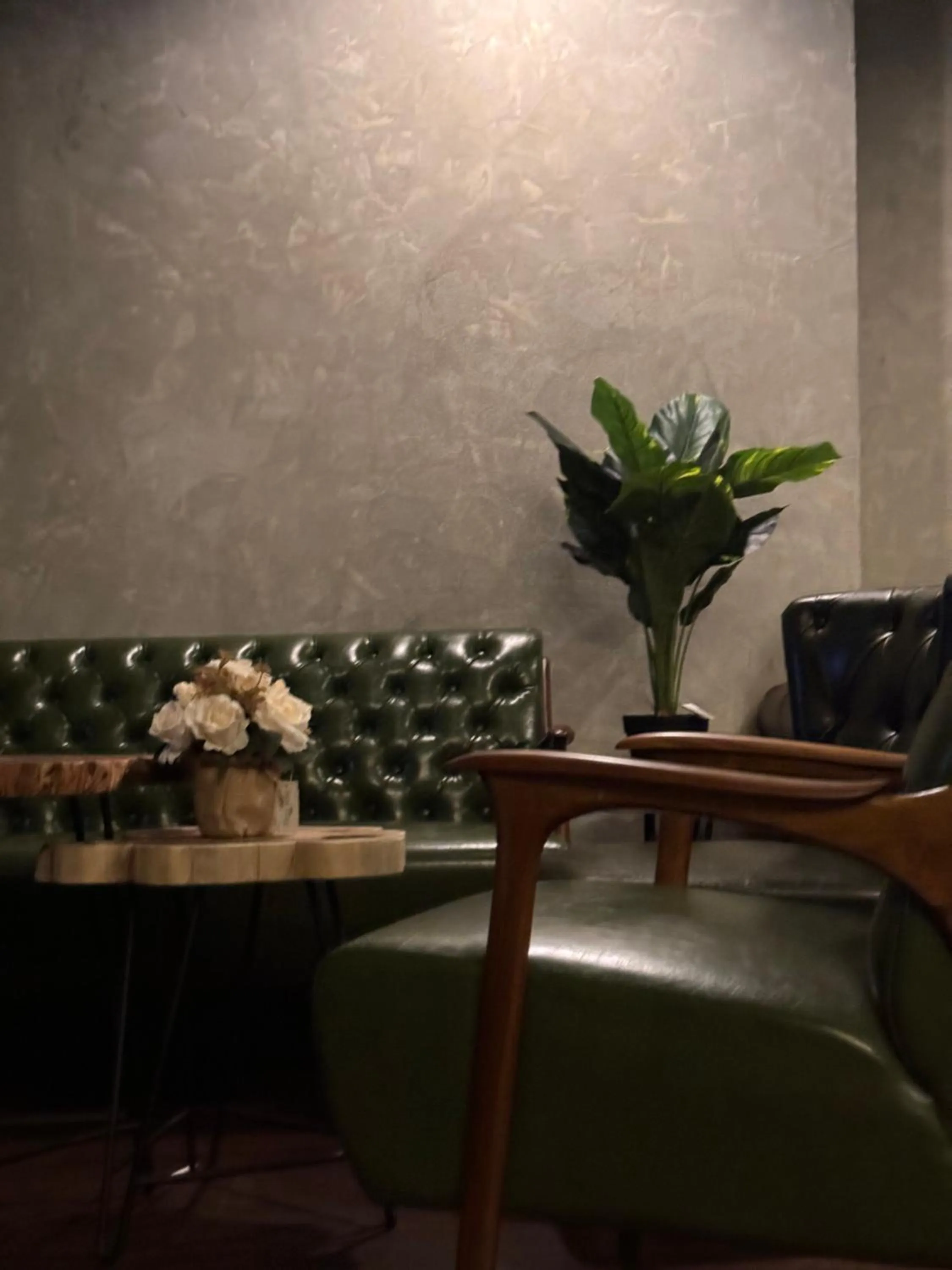 Living room in Bud Brew Beyond Dispensary and Hotel