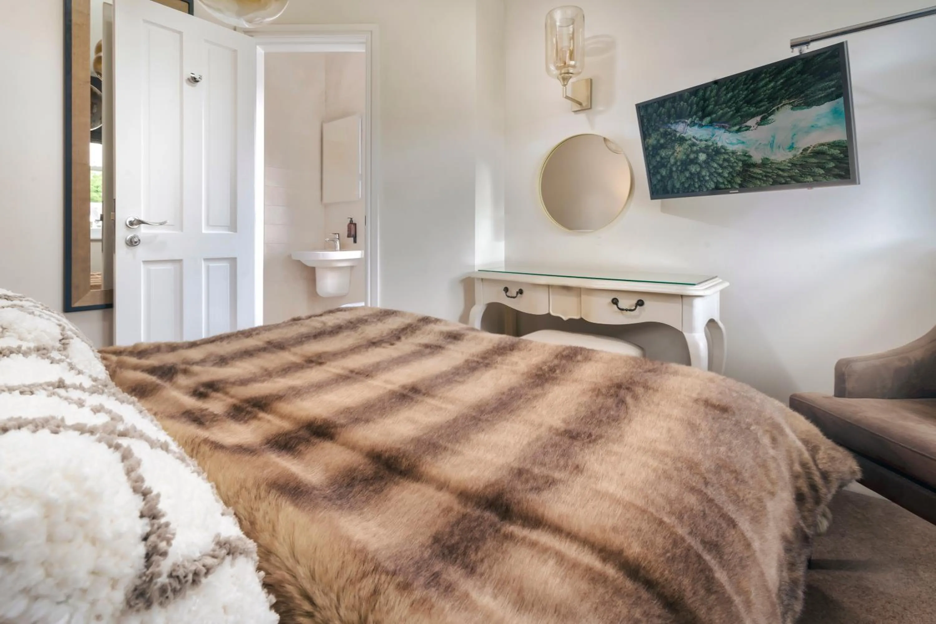 Bed in Rosemount Lake District Townhouse with Hot Tub - Ridgestone