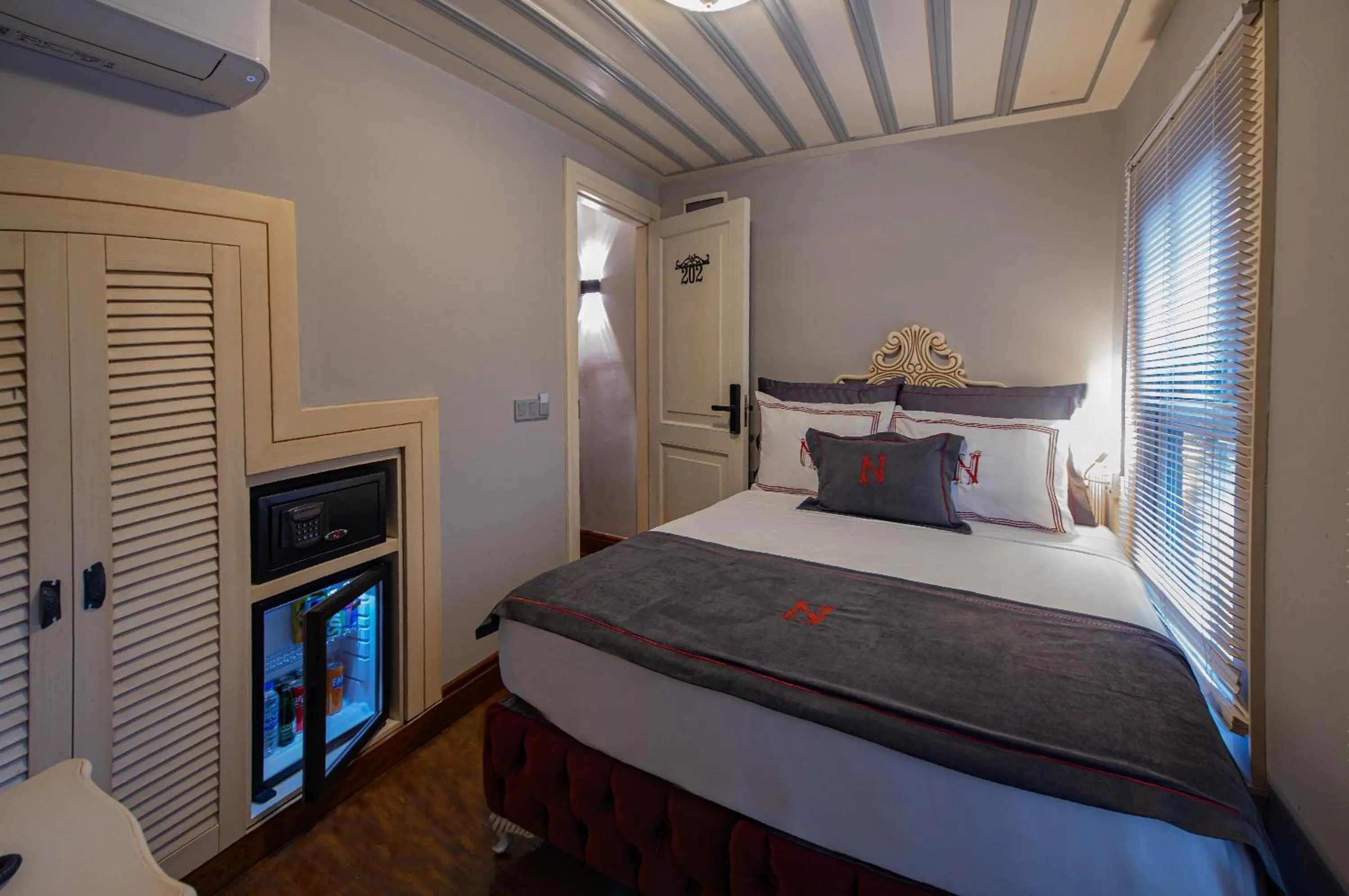 NİA SULTANAHMET