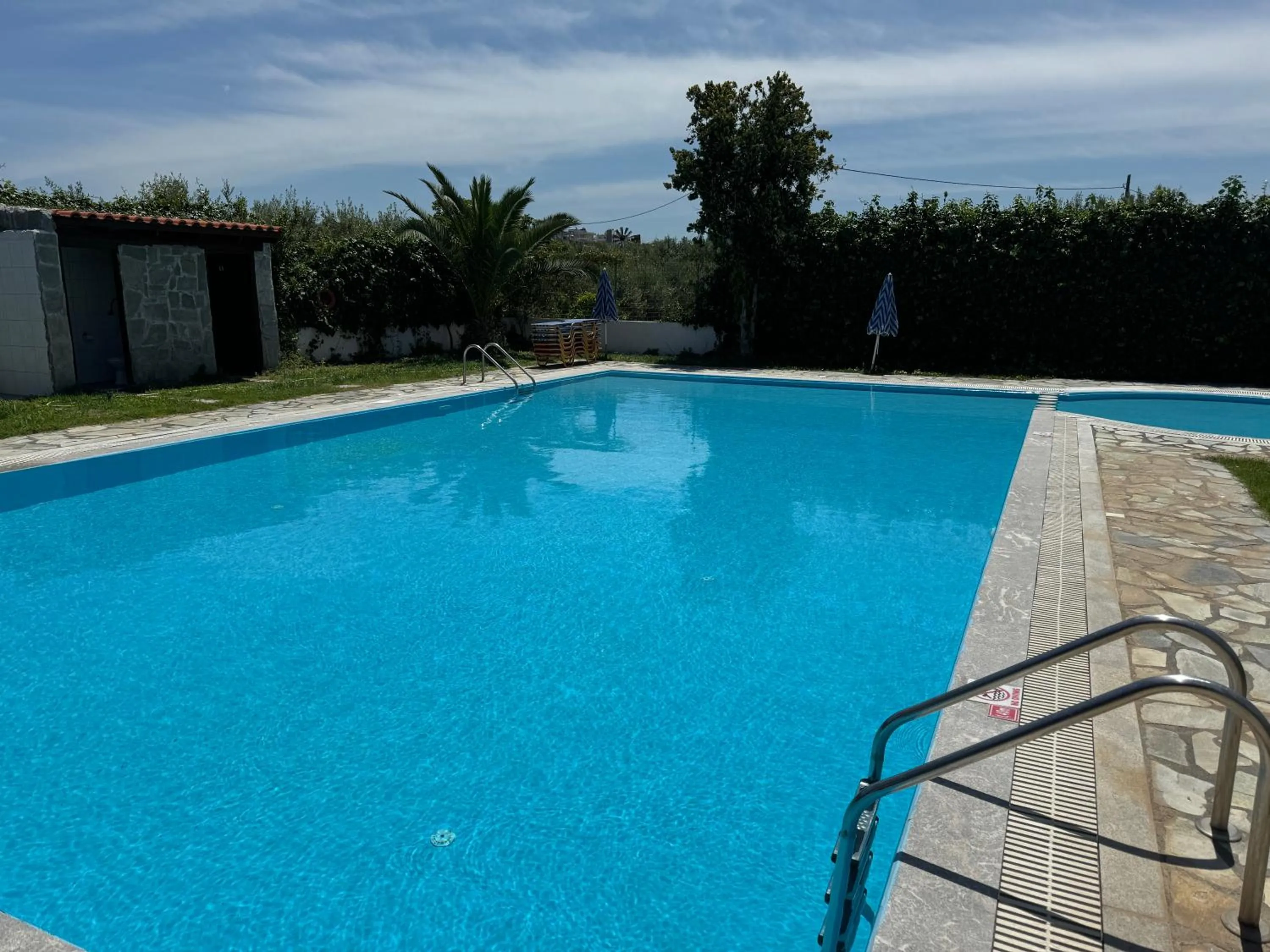 Swimming pool in Zac & Georgio Studios