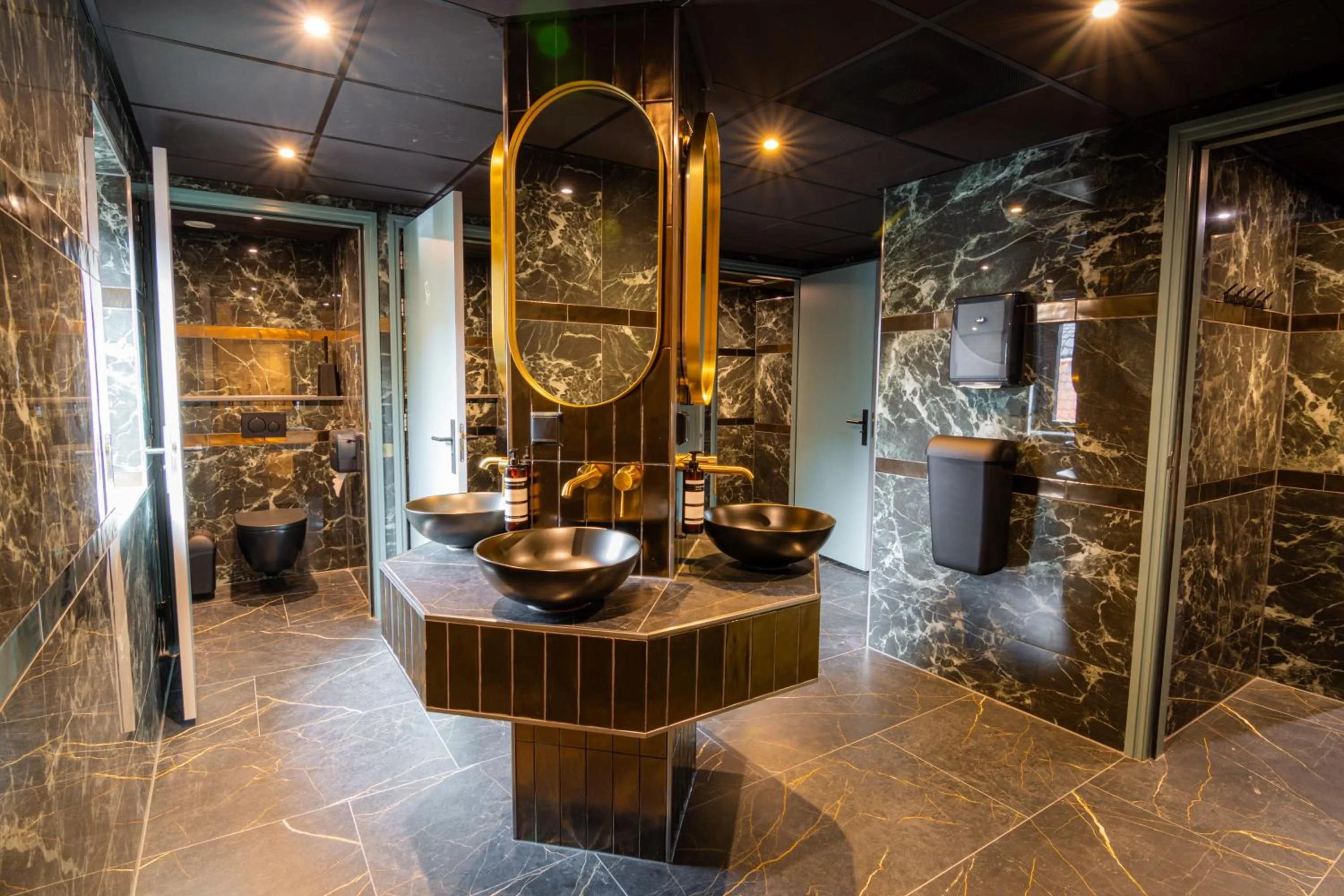 Bathroom in PJs Hostel