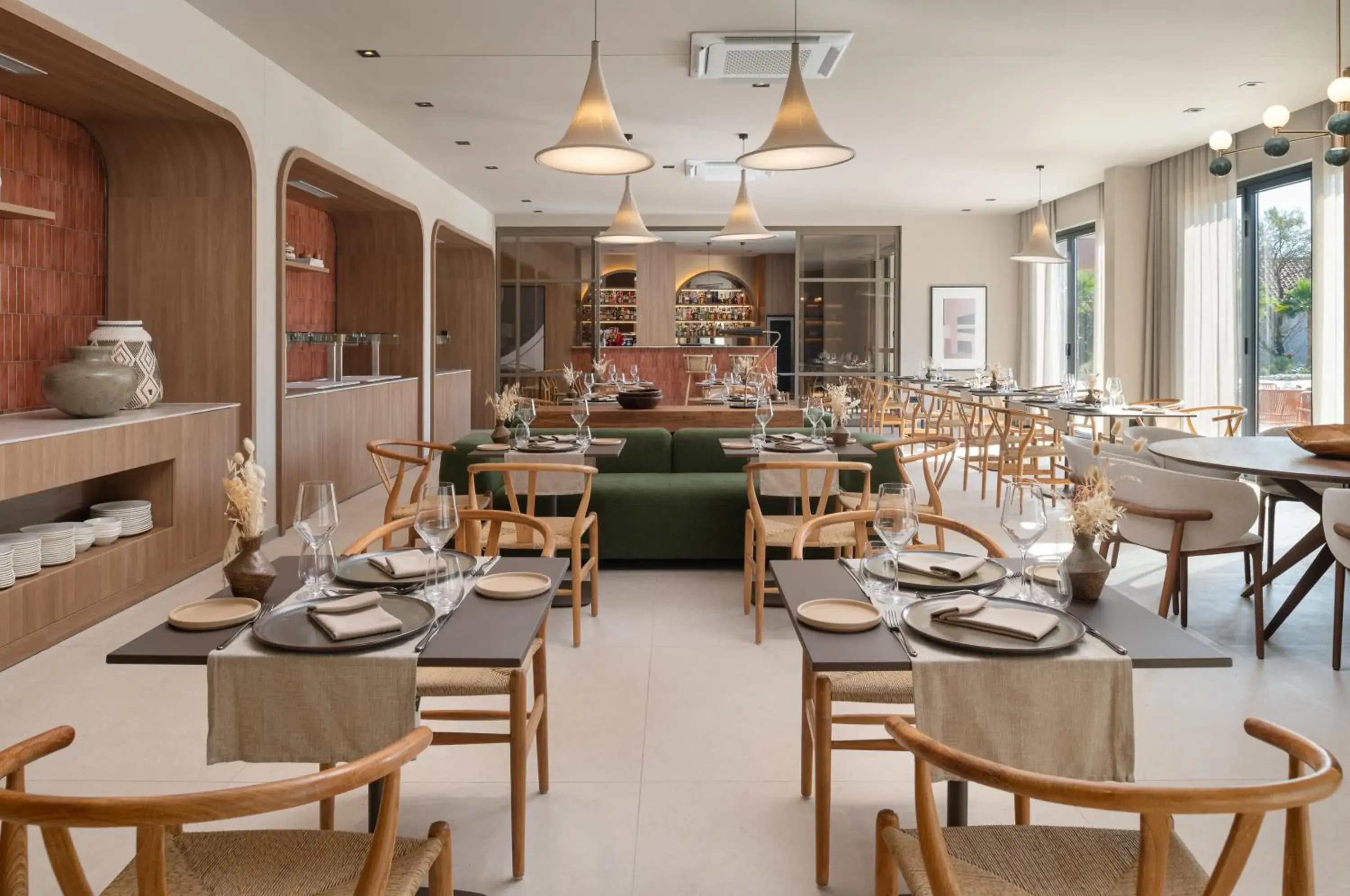 Restaurant/places to eat in Molum Hotel & Residences Restaurant/places to eat in Molum Hotel & Residences