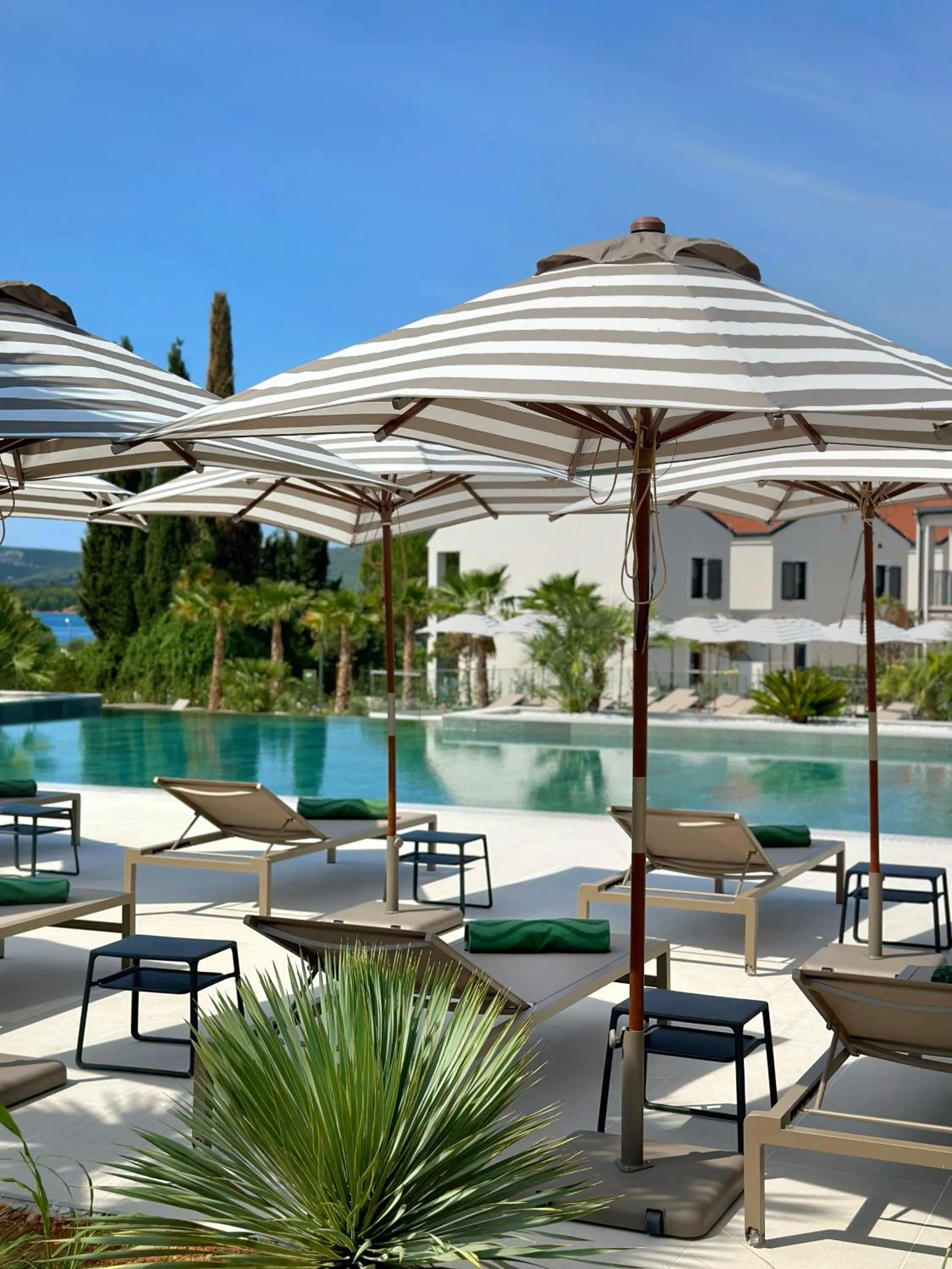 Swimming pool in Molum Hotel & Residences