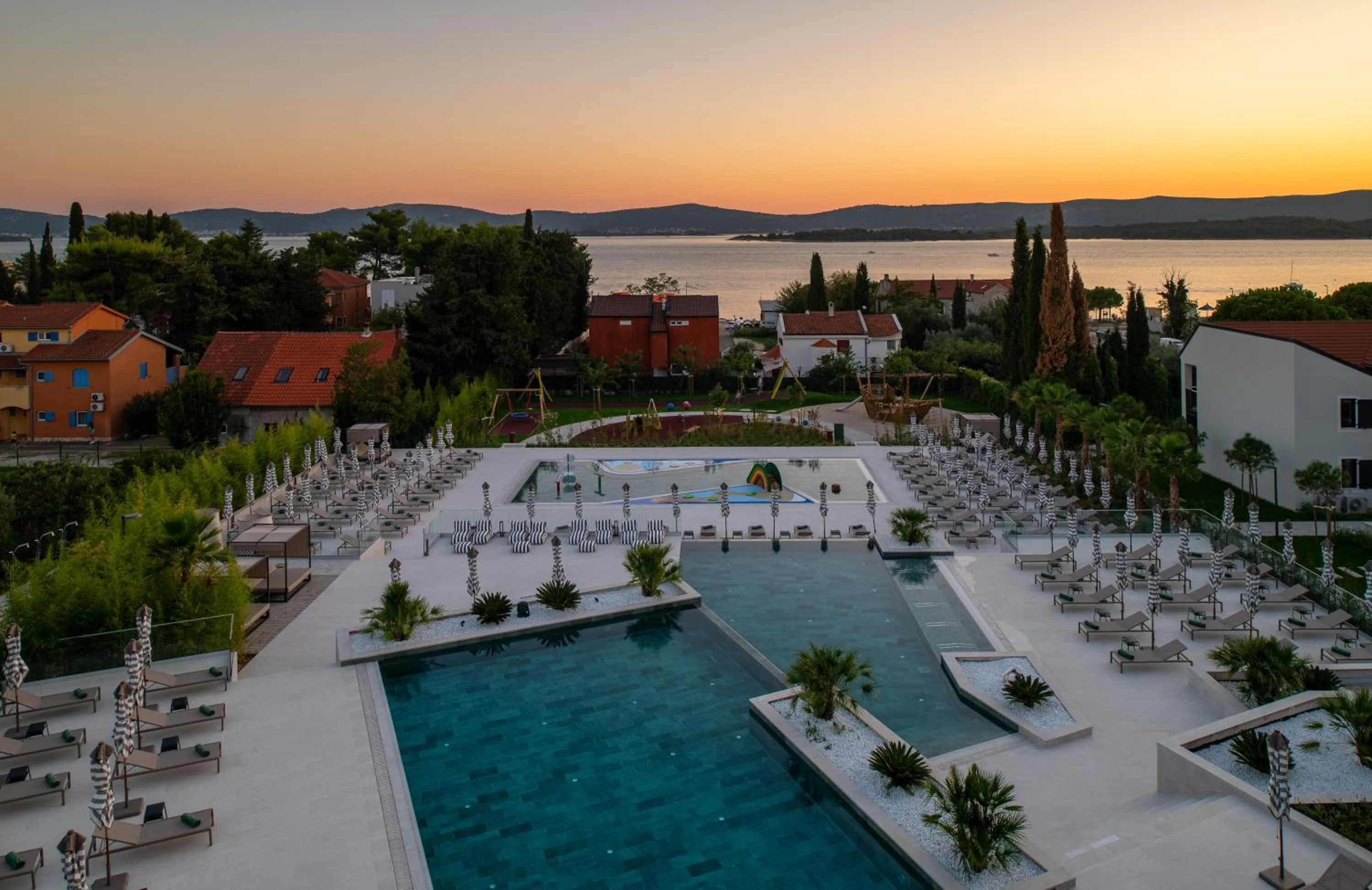 Swimming pool in Molum Hotel & Residences