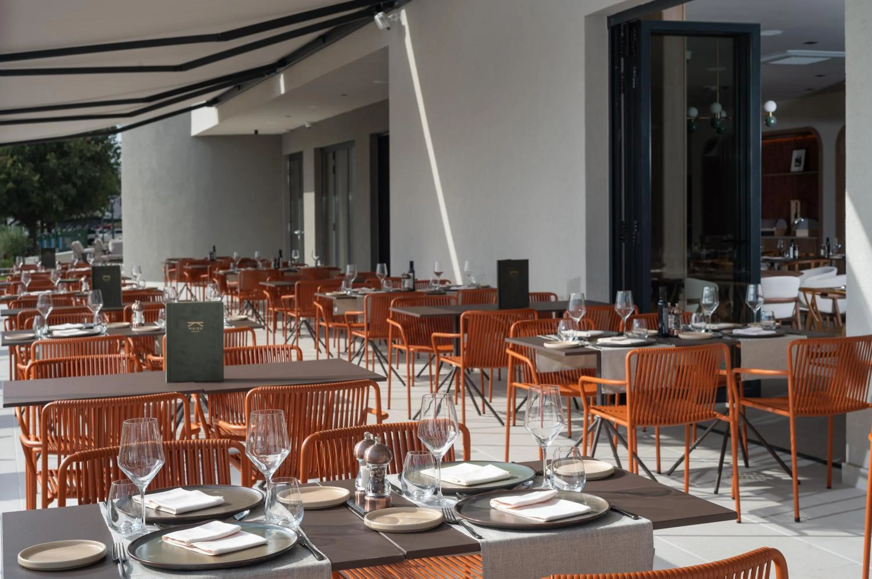 Restaurant/places to eat in Molum Hotel & Residences