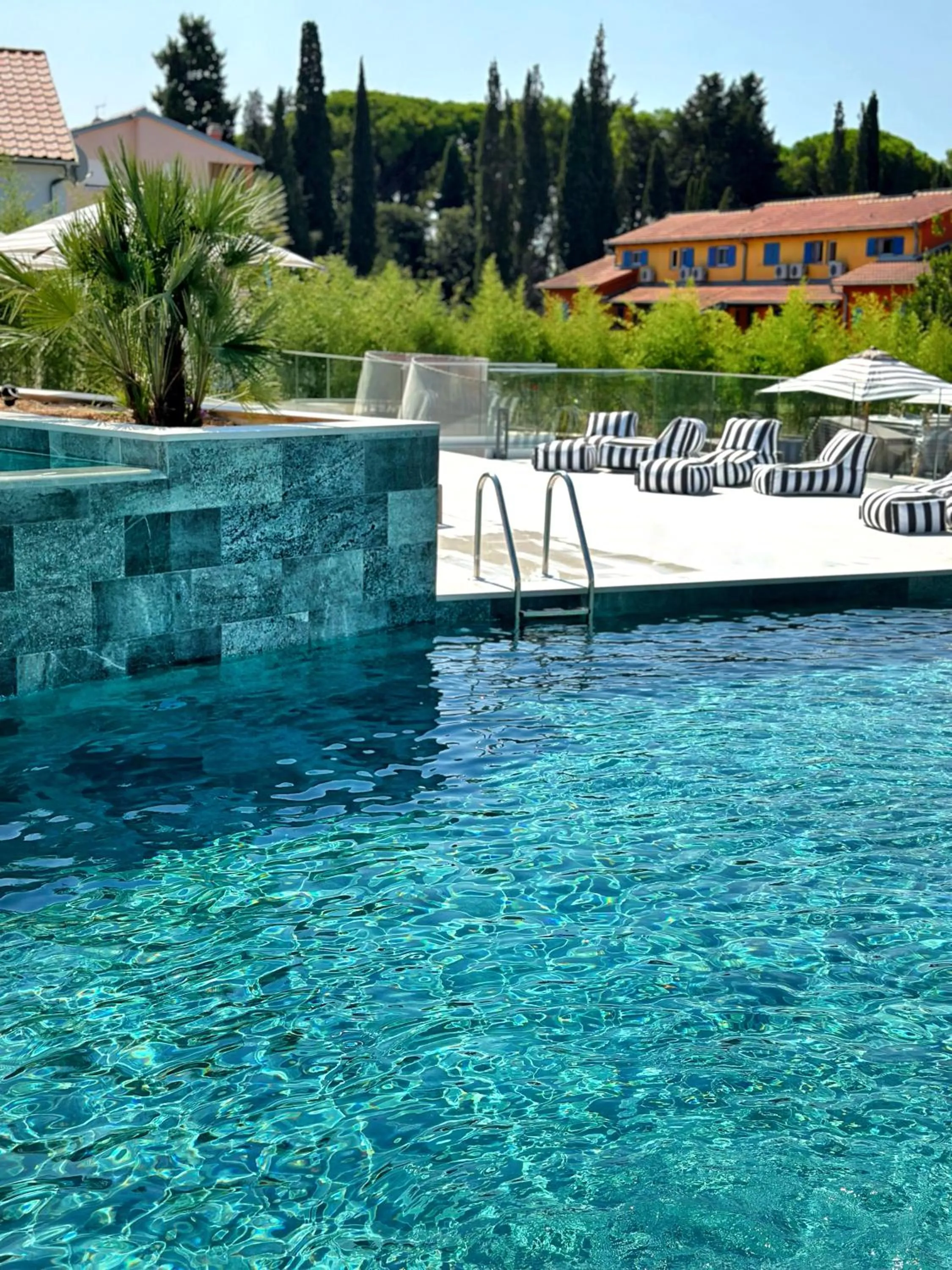 Swimming pool in Molum Hotel & Residences