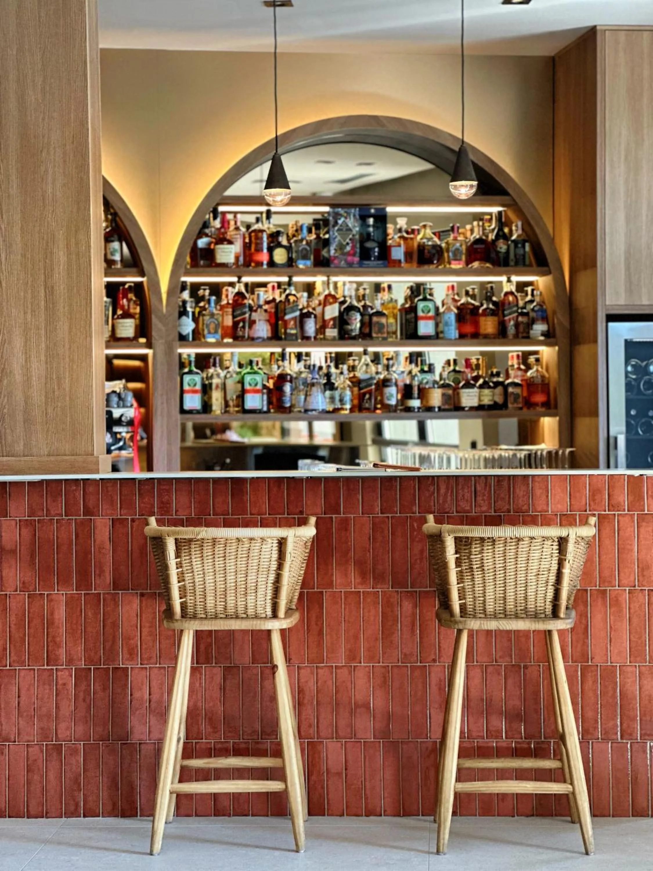 Restaurant/places to eat in Molum Hotel & Residences