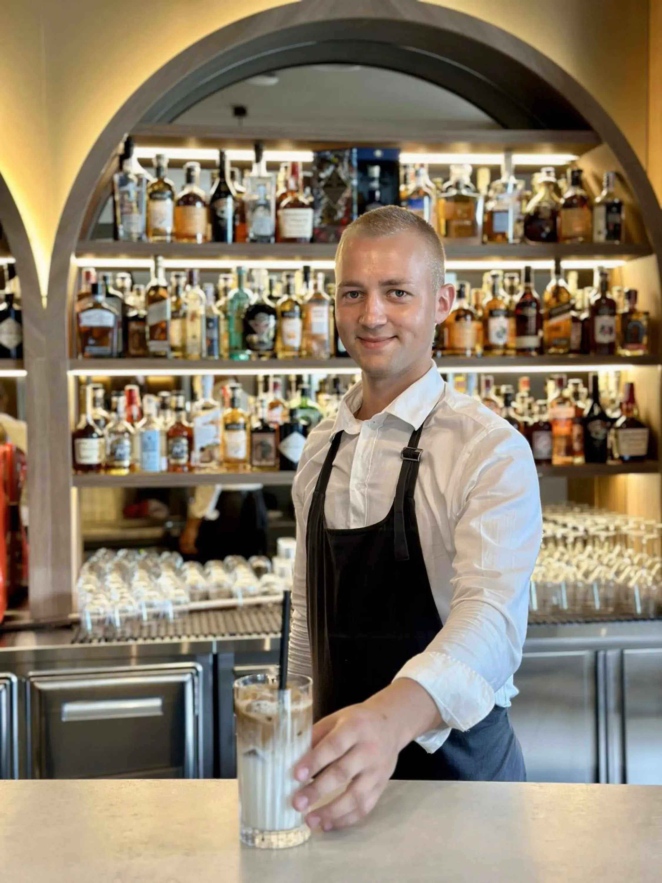 Restaurant/places to eat in Molum Hotel & Residences Restaurant/places to eat in Molum Hotel & Residences