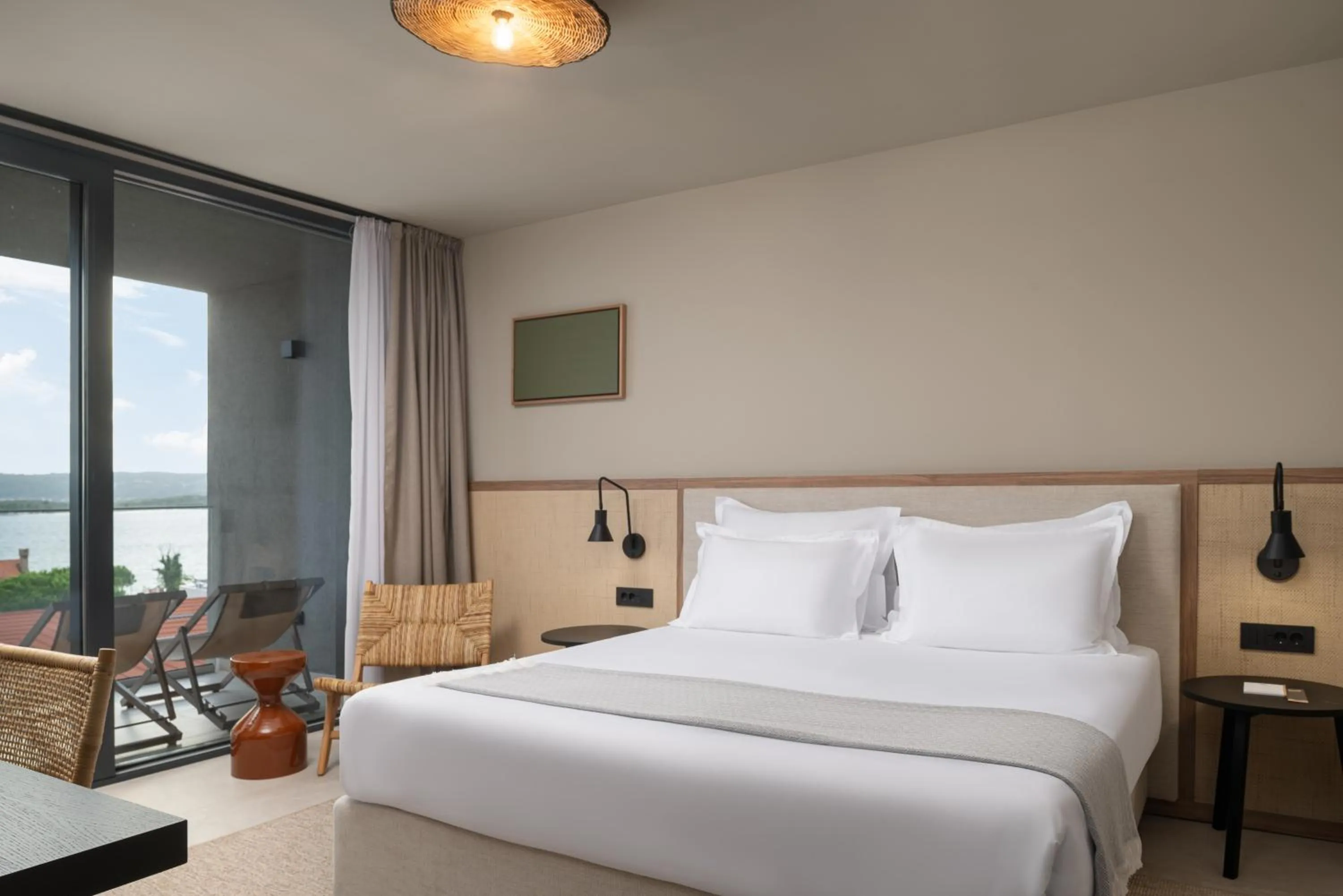 Bed in Molum Hotel & Residences