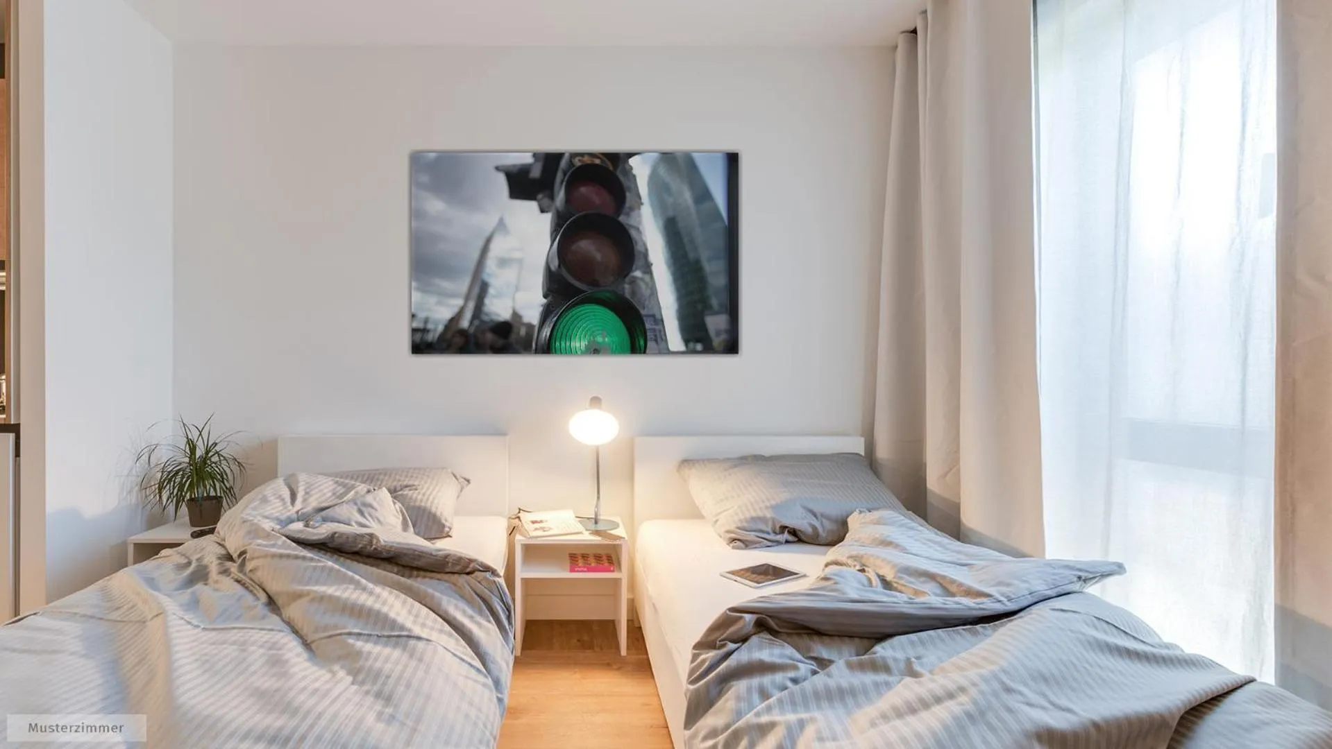 Photo of the whole room, Bed in smartments Frankfurt Airport