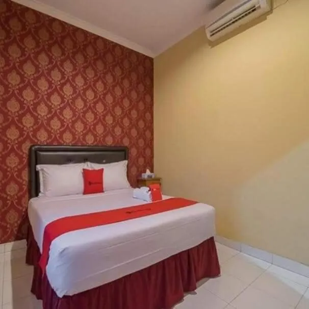 Bedroom, Bed in Hotel Omah Cepit