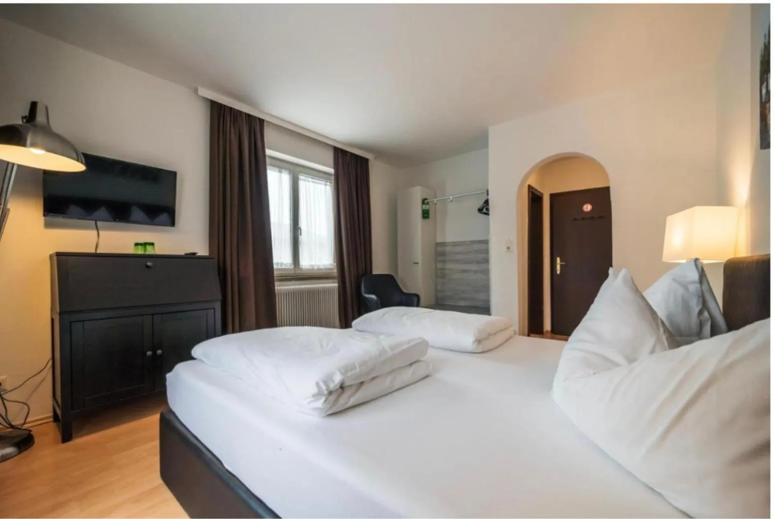 TV and multimedia, Bed in Hotel Berg