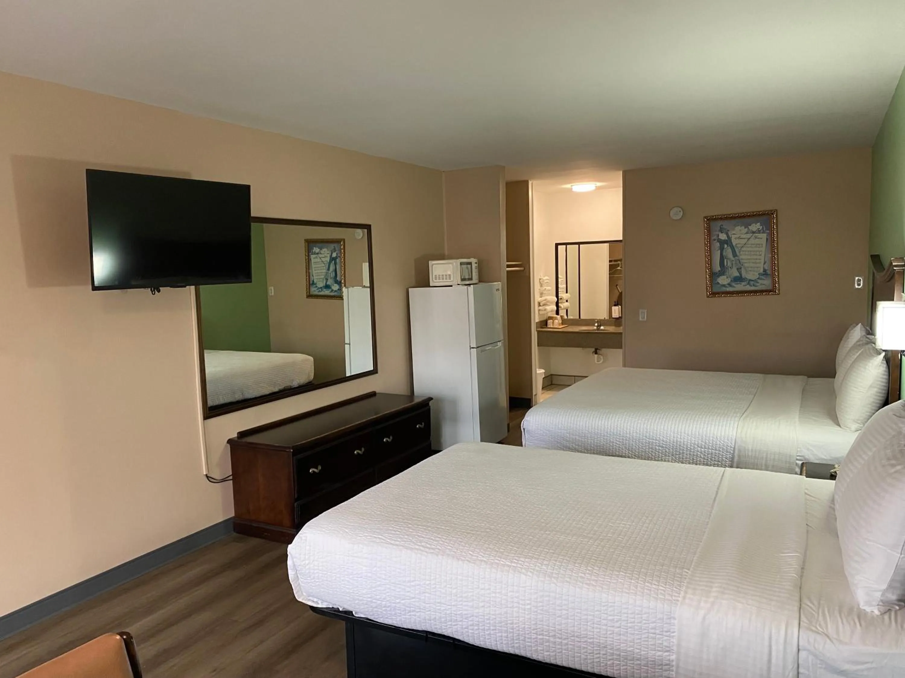 Bed in Security Inn and Suites