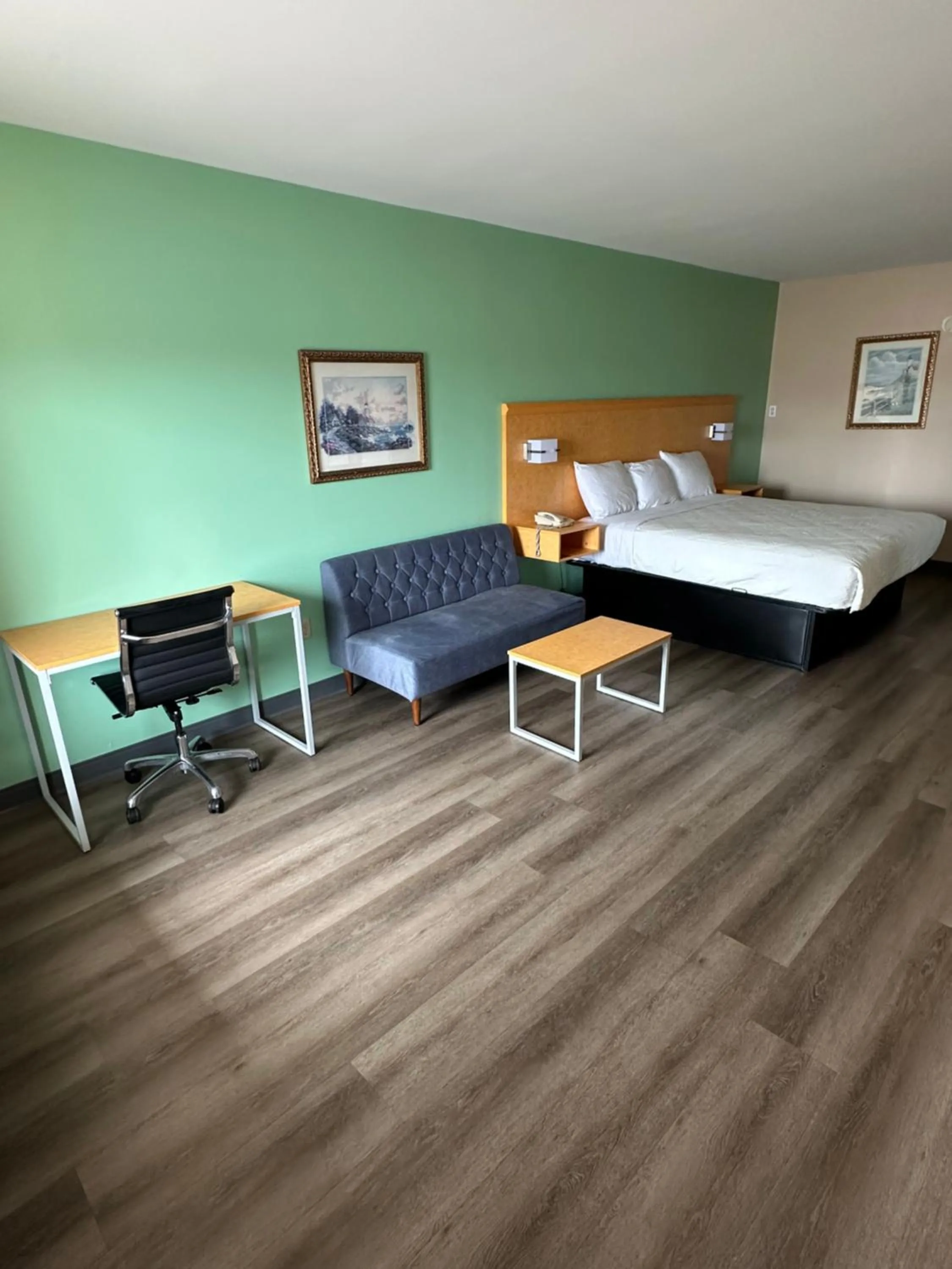 Bed in Security Inn and Suites