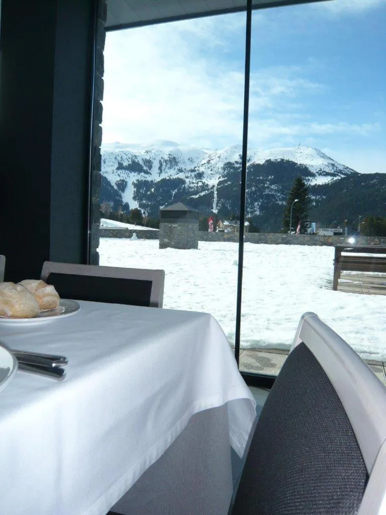 Restaurant/places to eat, Bed in HG La Molina
