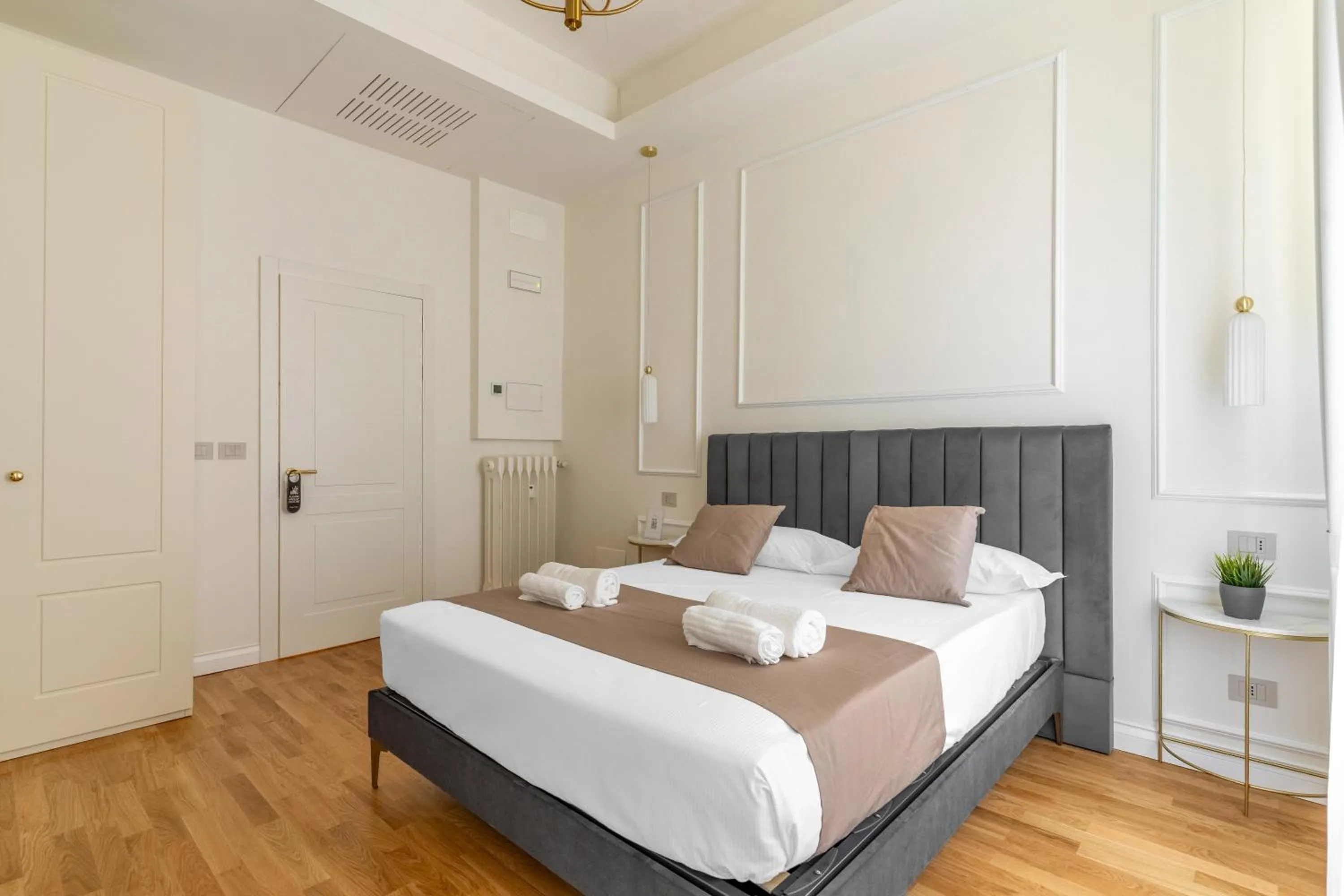 Bed in Montello Suites Foresteria Lombarda