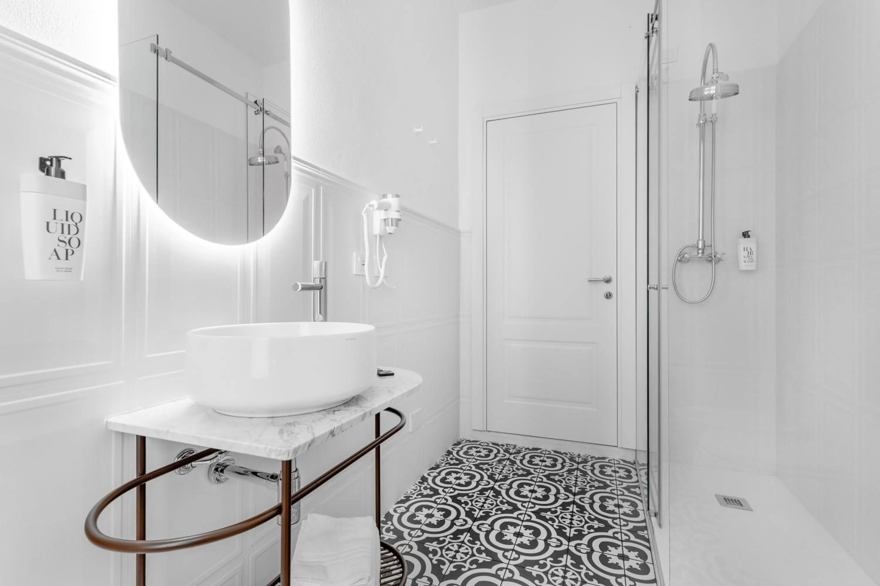 Shower in Montello Suites Foresteria Lombarda