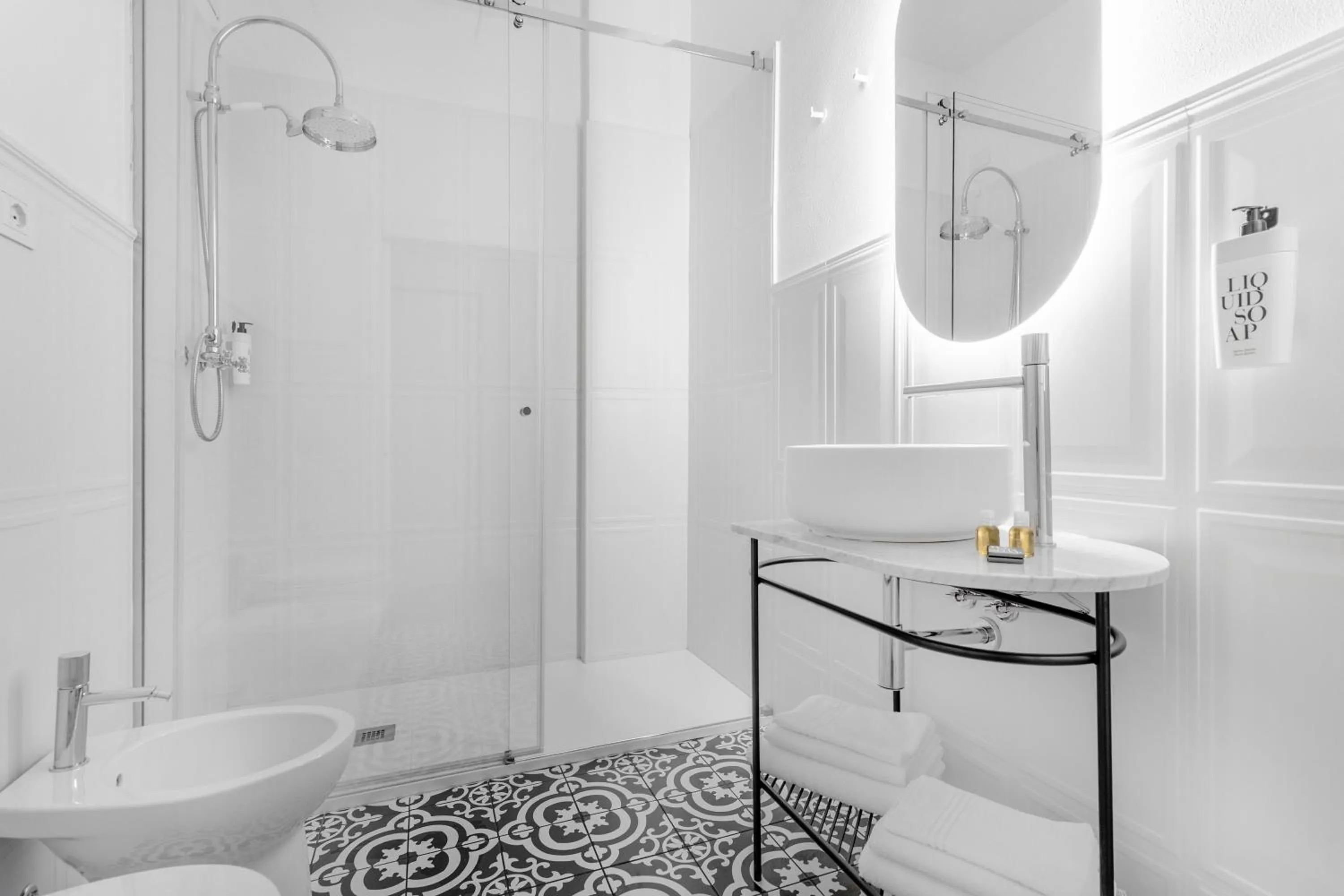 Shower in Montello Suites Foresteria Lombarda