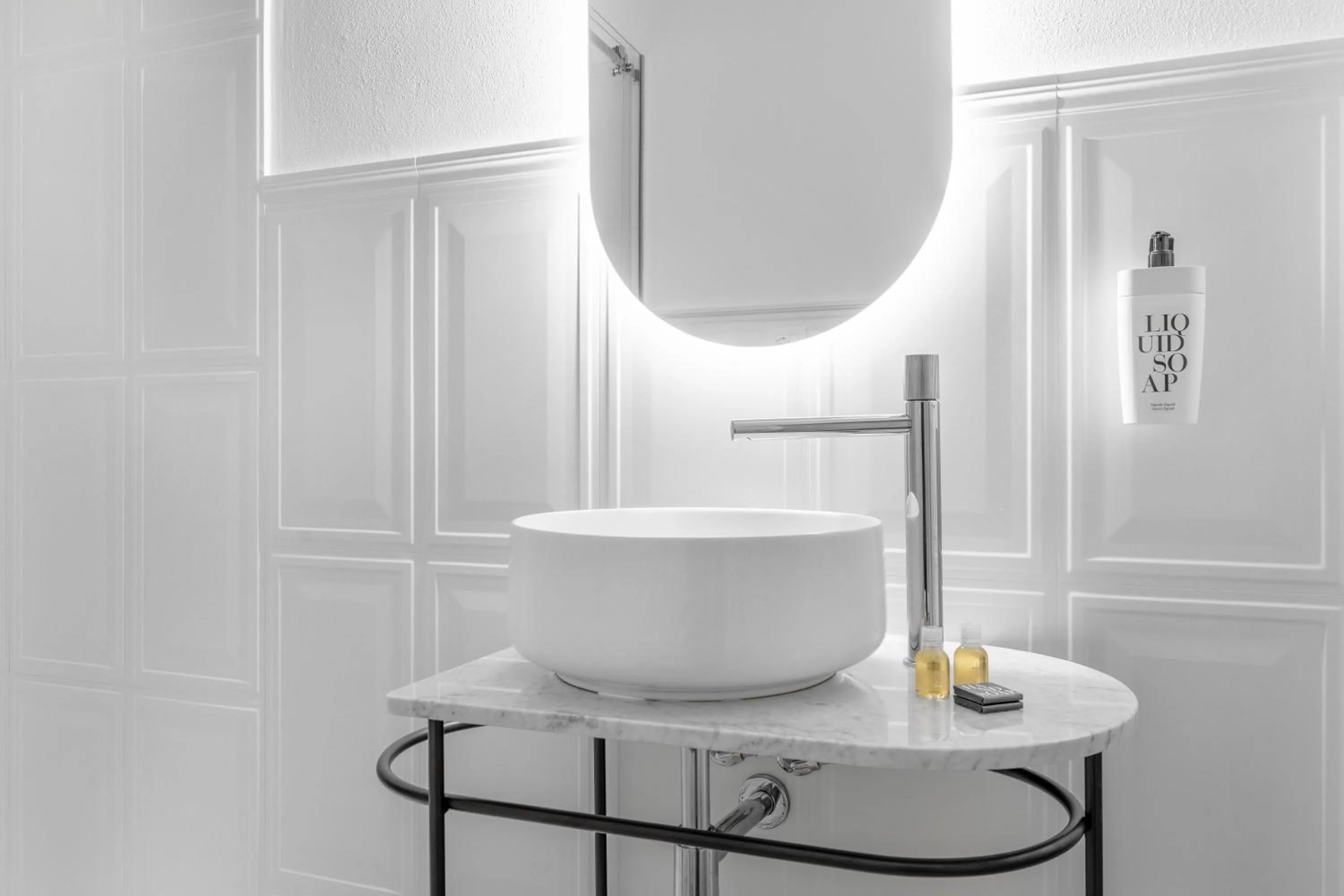 Shower in Montello Suites Foresteria Lombarda