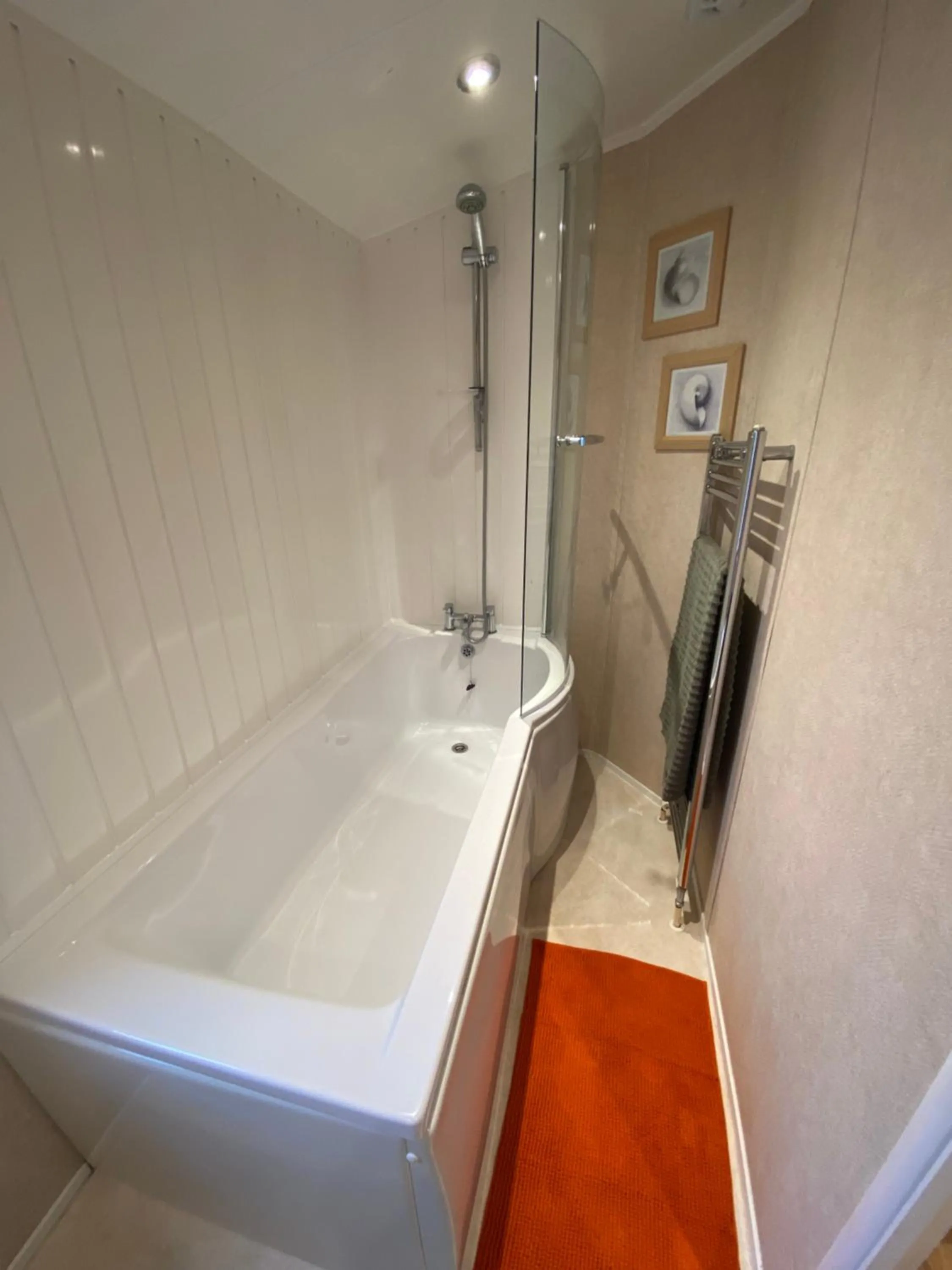 Bathroom in Red Squirrel Lodge
