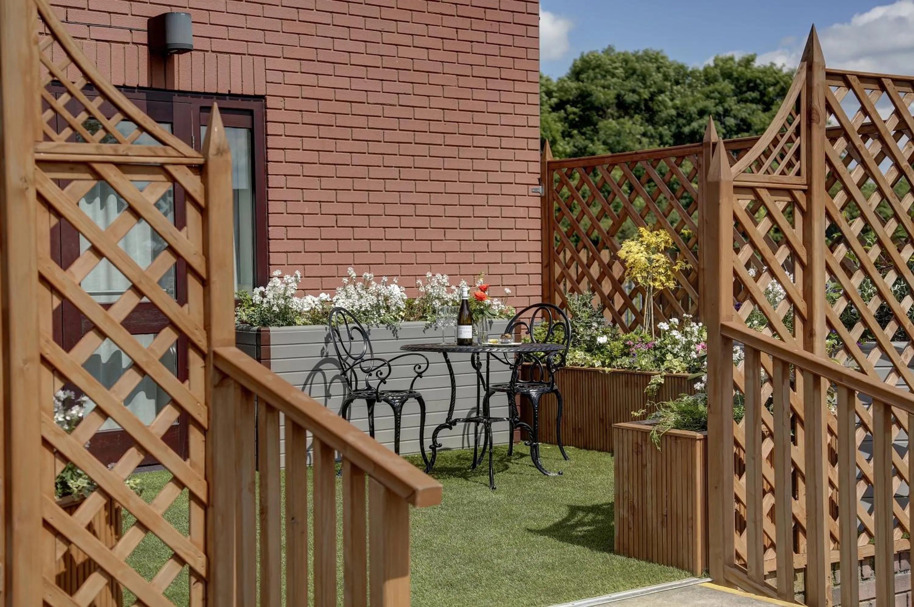 Seating area in Best Western Plus Milford Hotel