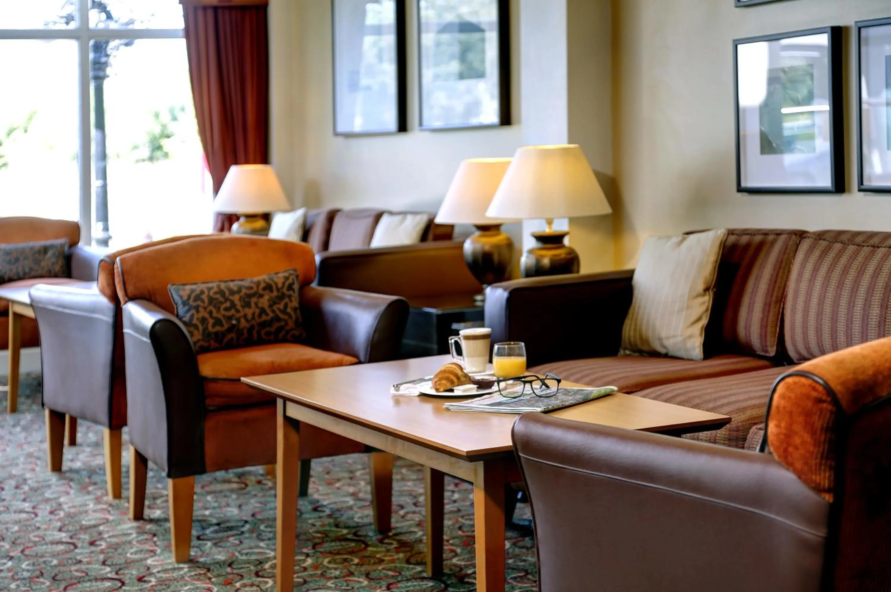 Lounge or bar in Best Western Plus Milford Hotel