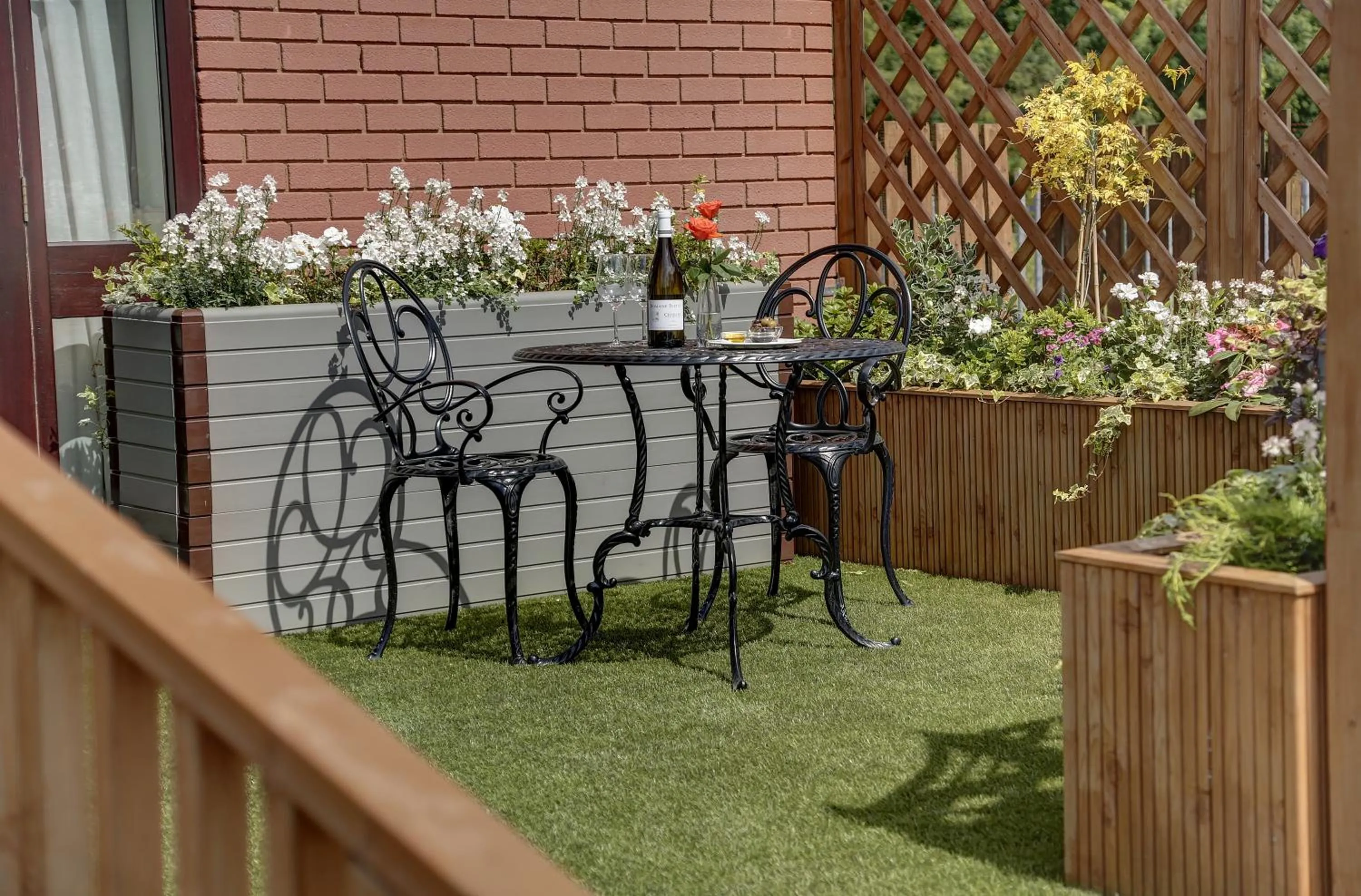 Seating area in Best Western Plus Milford Hotel