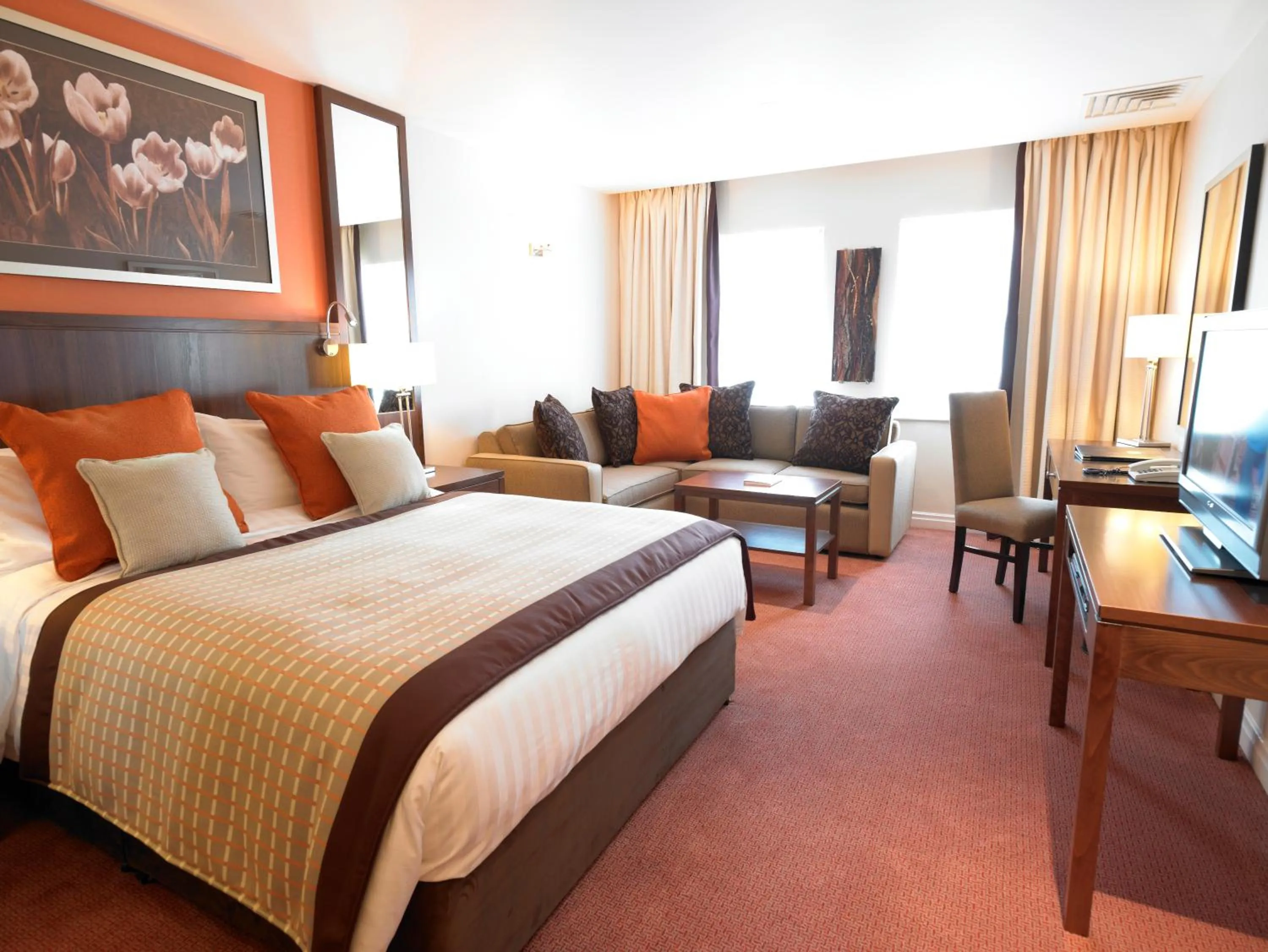 Photo of the whole room, Bed in Best Western Plus Milford Hotel