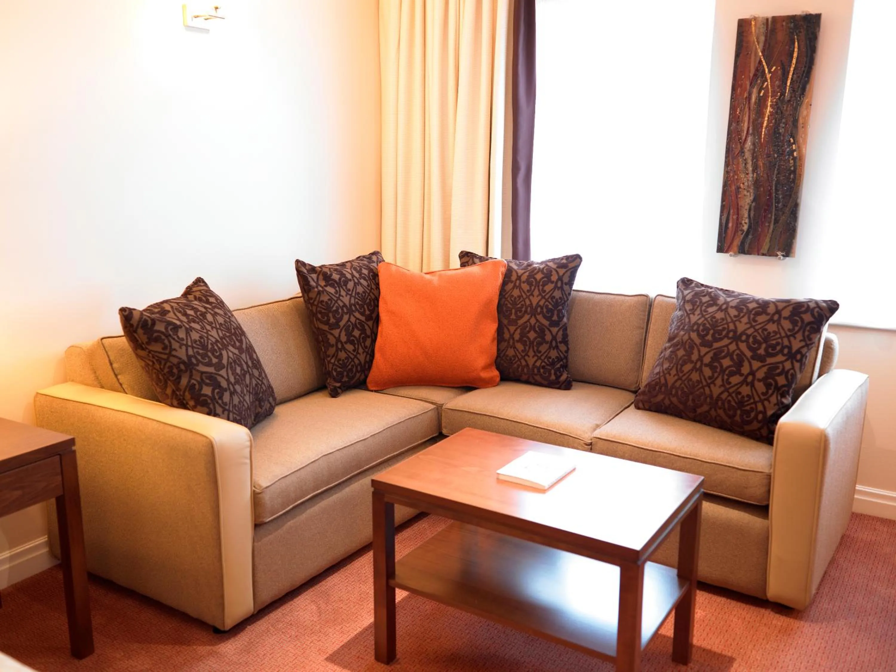 Seating area in Best Western Plus Milford Hotel