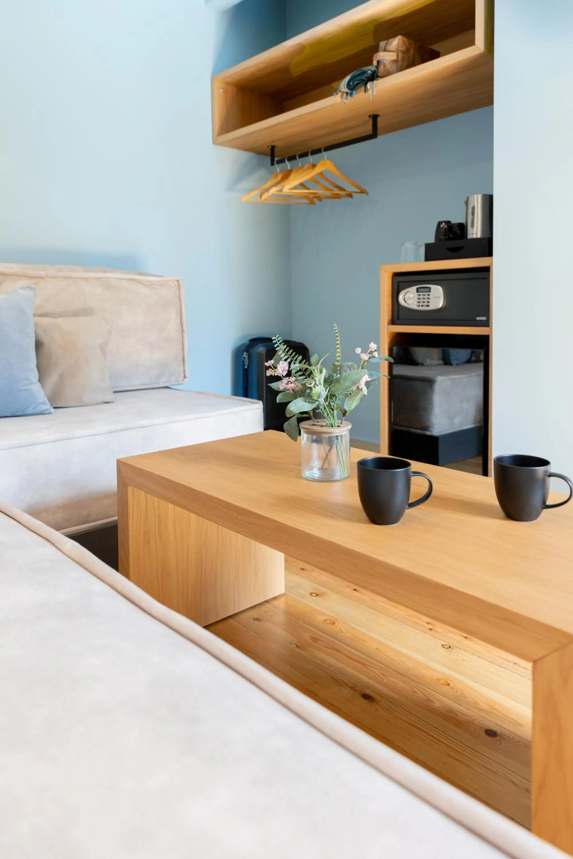 Seating area, Bed in Kenta Mountain Hotel & Gastrobar